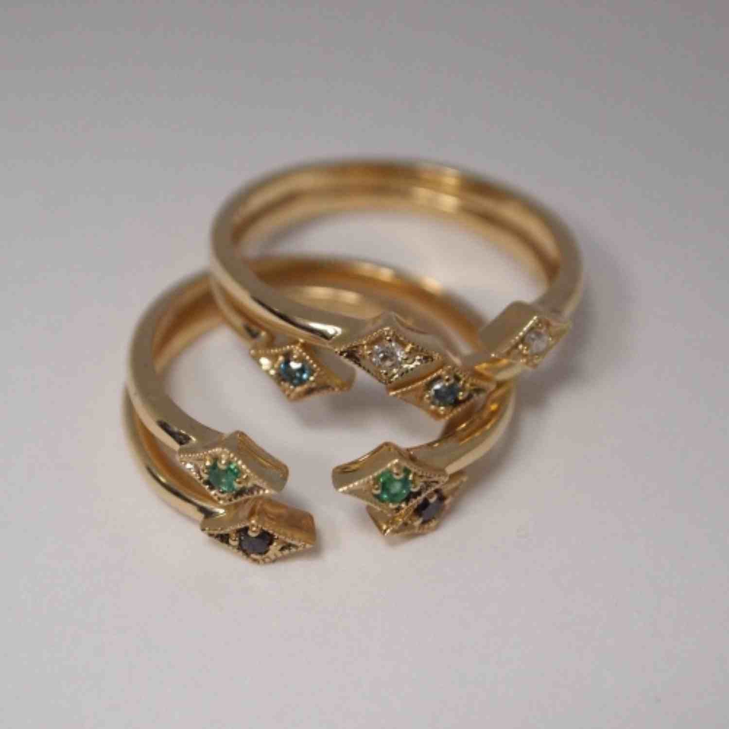 EVELYNE-M OPALIA | Vintage Rhombus Blue Diamond - Ring - 18 Karat Gold