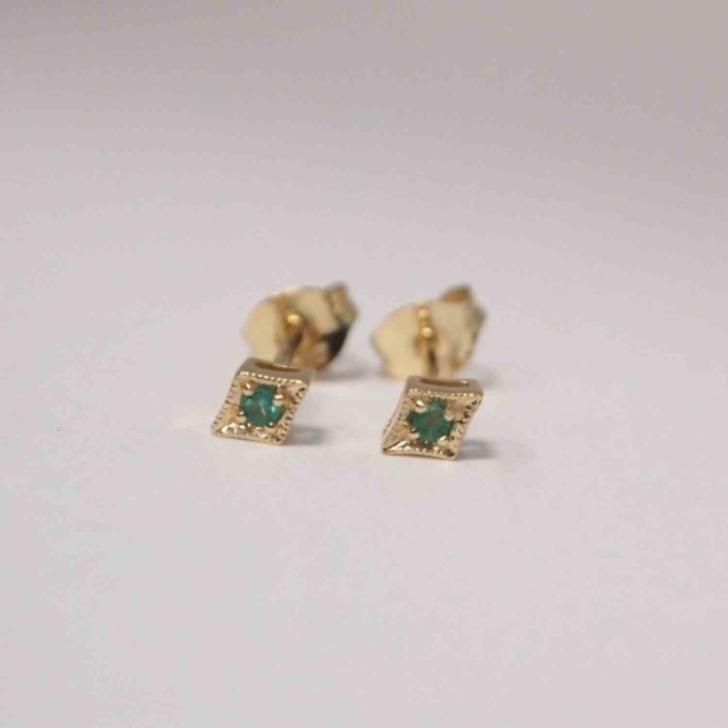 EVELYNE-M OPALIA | Vintage Rhombus Emerald - Stud Earring - 18 Karat Gold