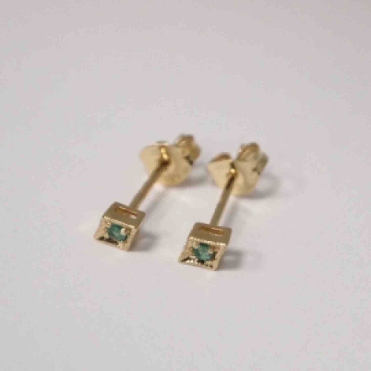 EVELYNE-M OPALIA | Vintage Rhombus Emerald - Stud Earring - 18 Karat Gold