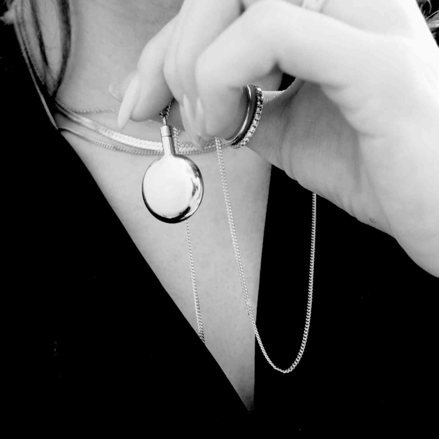 EVELYNE-M 80cm PAILLETTE | Fragrance Locket - Necklace - Silver