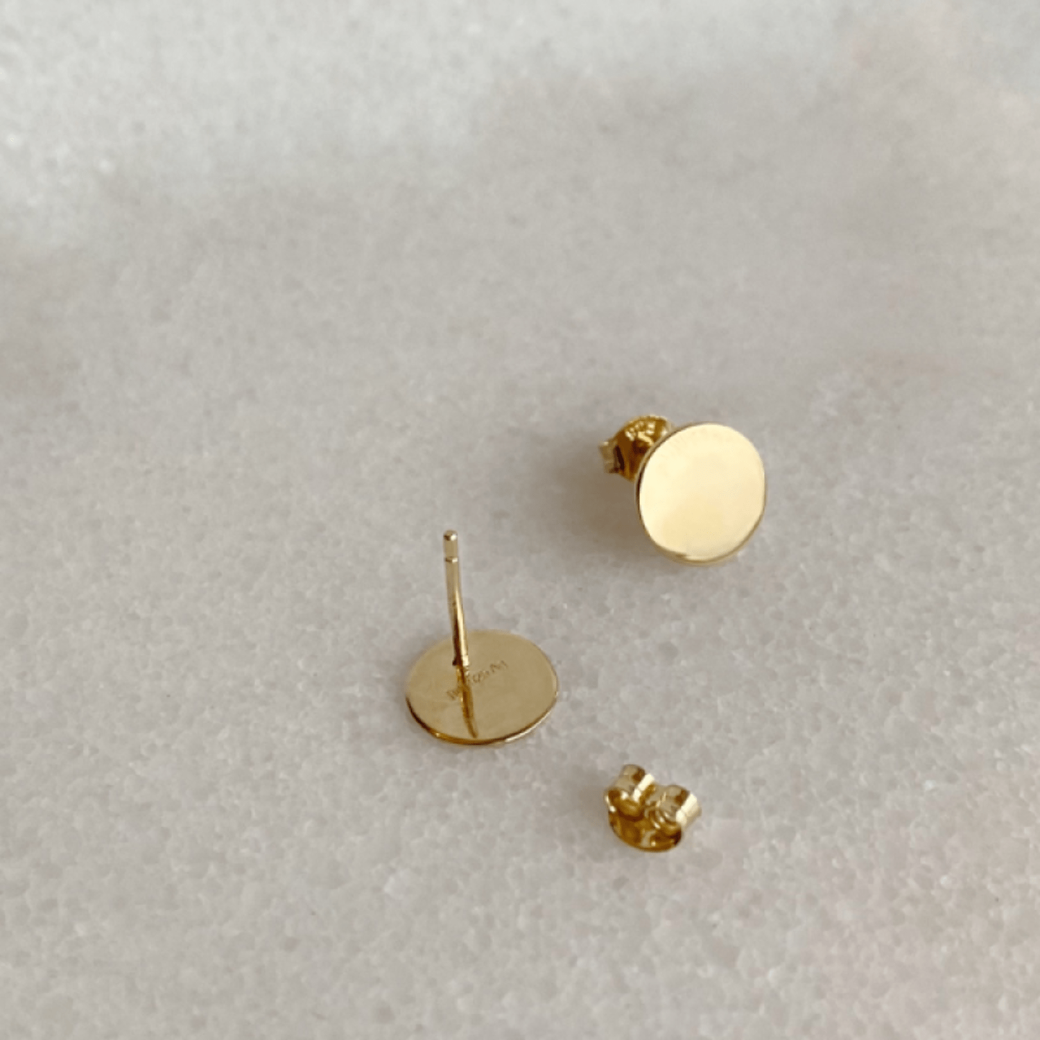 EVELYNE-M PAILLETTE | Single (10) - Stud Earring - Gold
