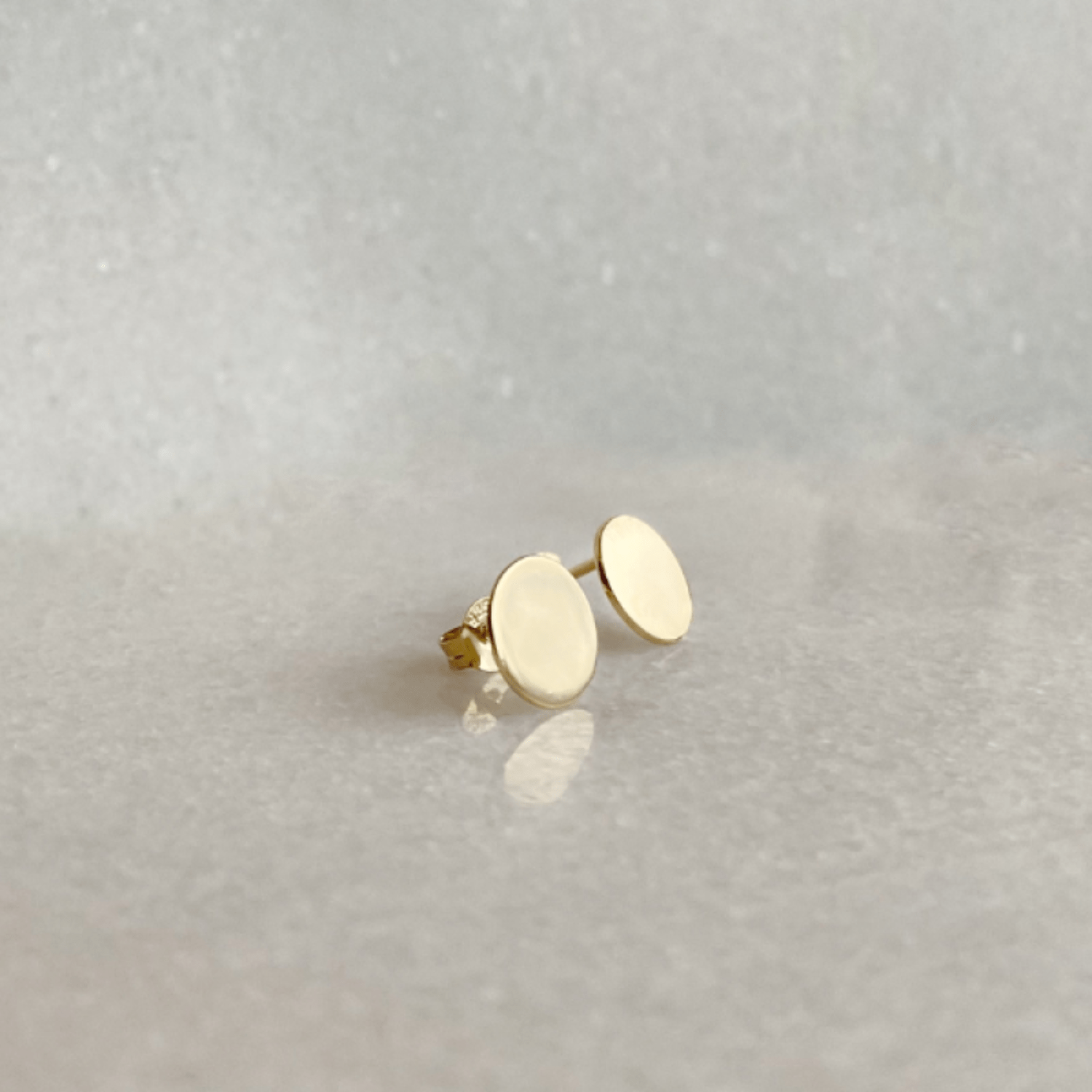 EVELYNE-M PAILLETTE | Single (10) - Stud Earring - Gold