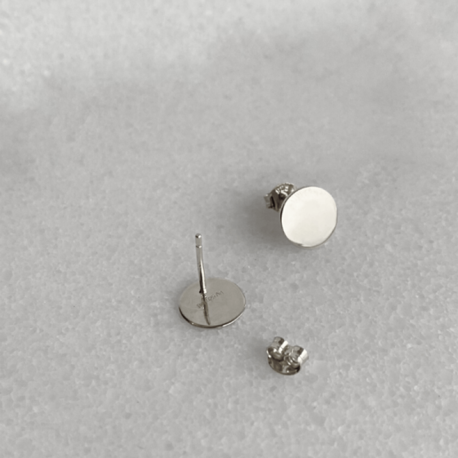 EVELYNE-M PAILLETTE | Single (10) - Stud Earring - Silver