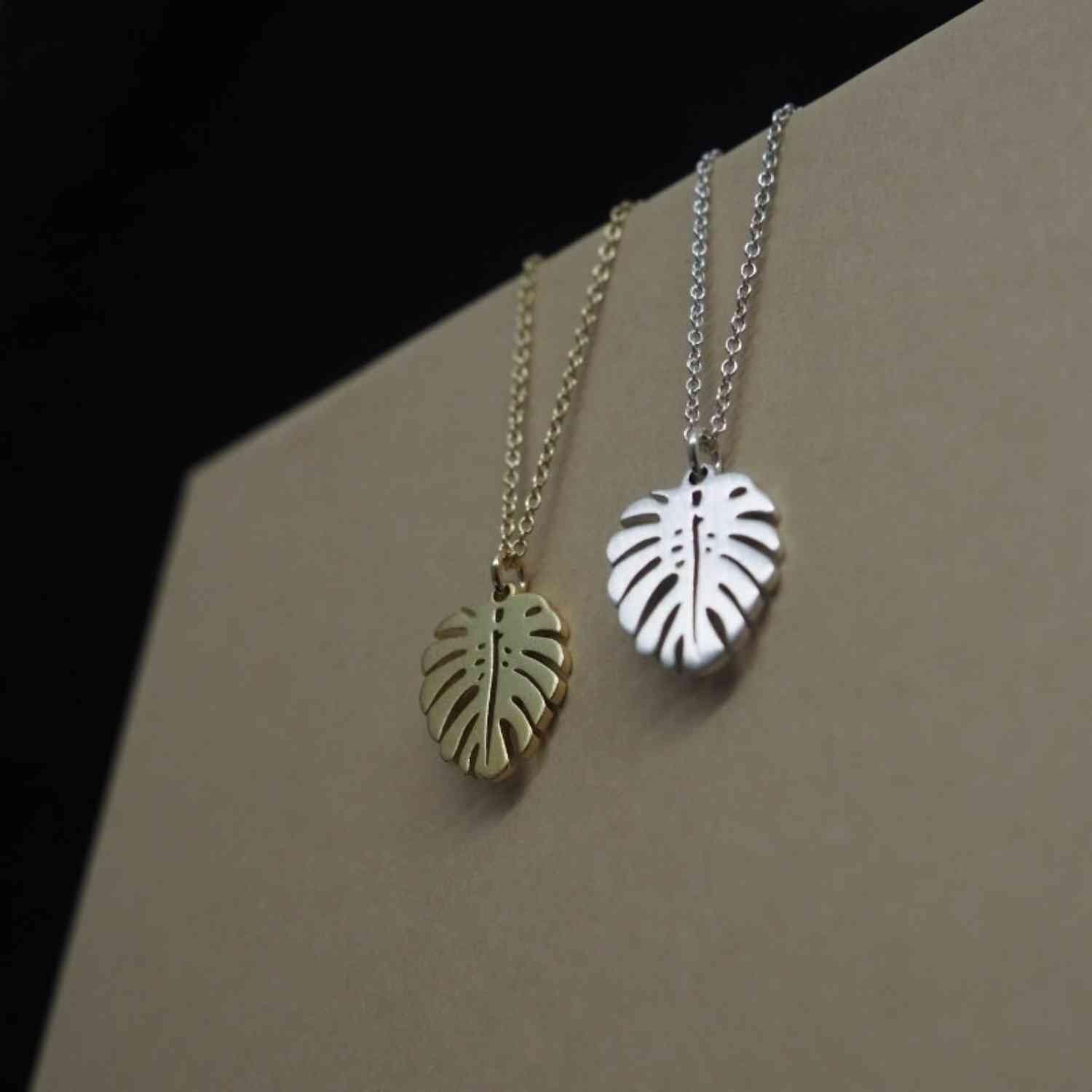 EVELYNE-M PANTHERA | Monstera Leaf - Necklace - Gold