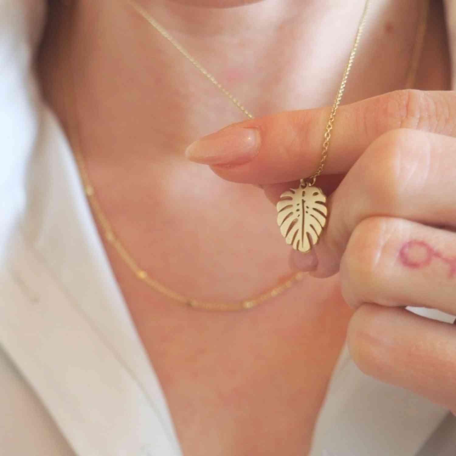 EVELYNE-M PANTHERA | Monstera Leaf - Necklace - Gold