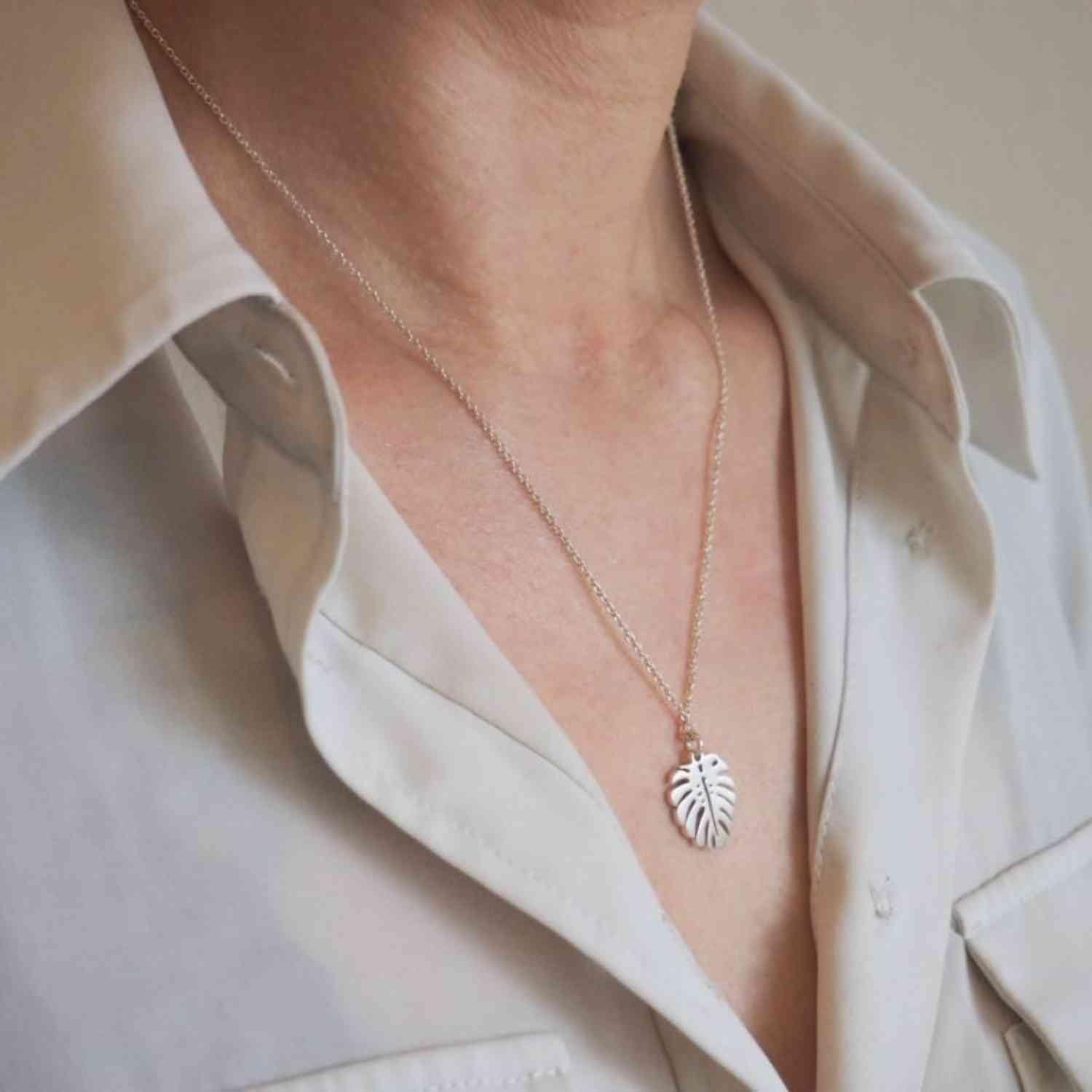 EVELYNE-M PANTHERA | Monstera Leaf - Necklace - Silver