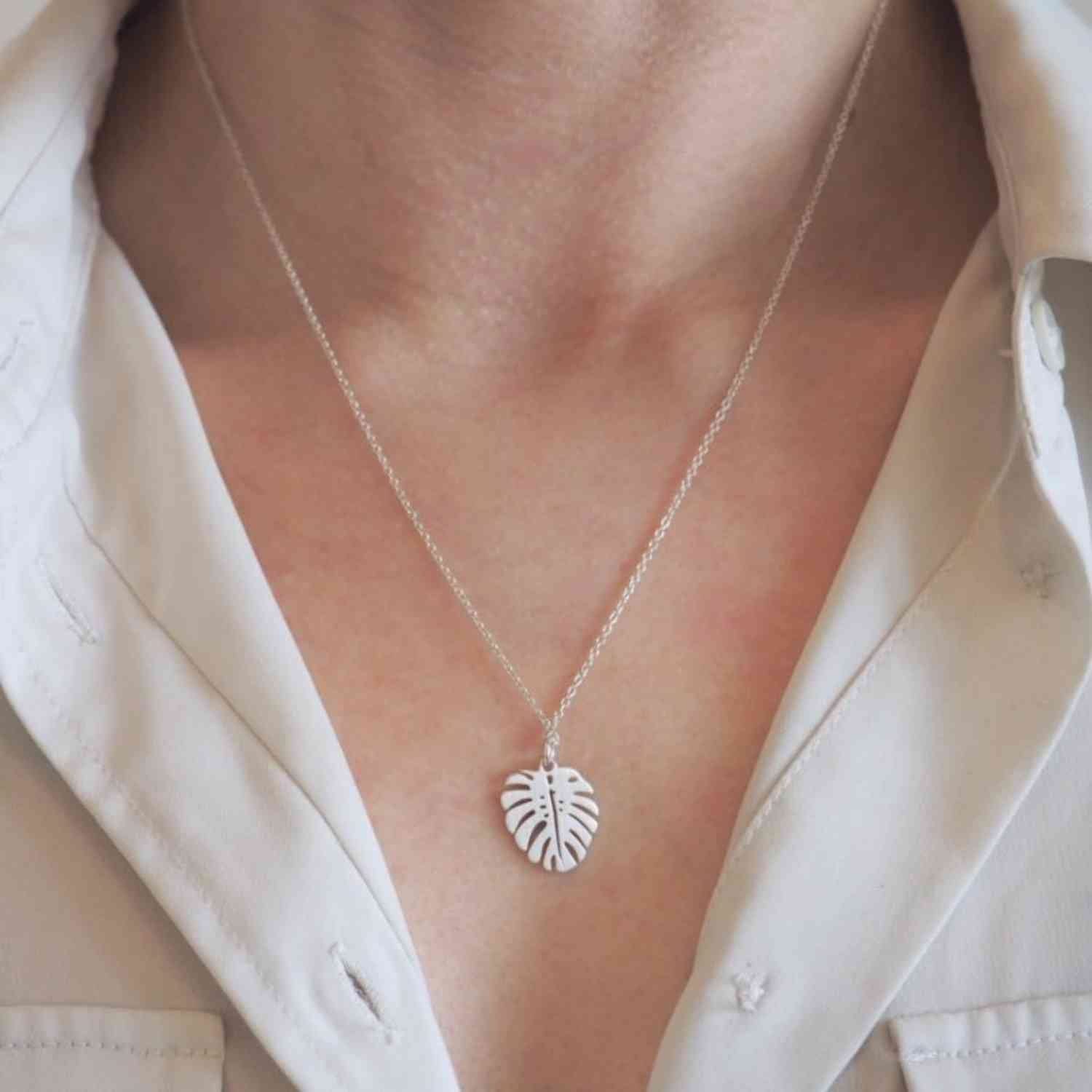 EVELYNE-M PANTHERA | Monstera Leaf - Necklace - Silver