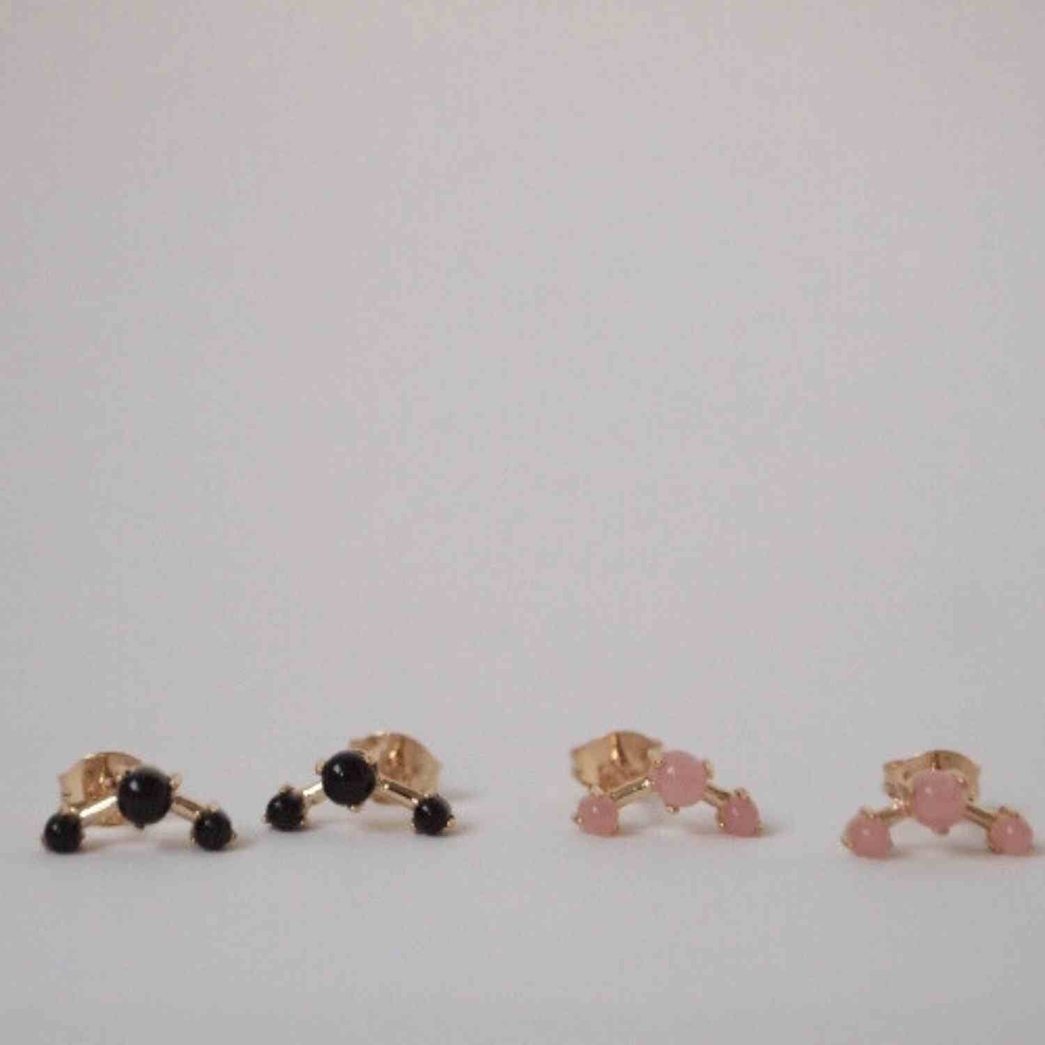 EVELYNE-M PETIT POINT | Black Onyx Musca Constellation - Stud Earring - 18 Karat Gold