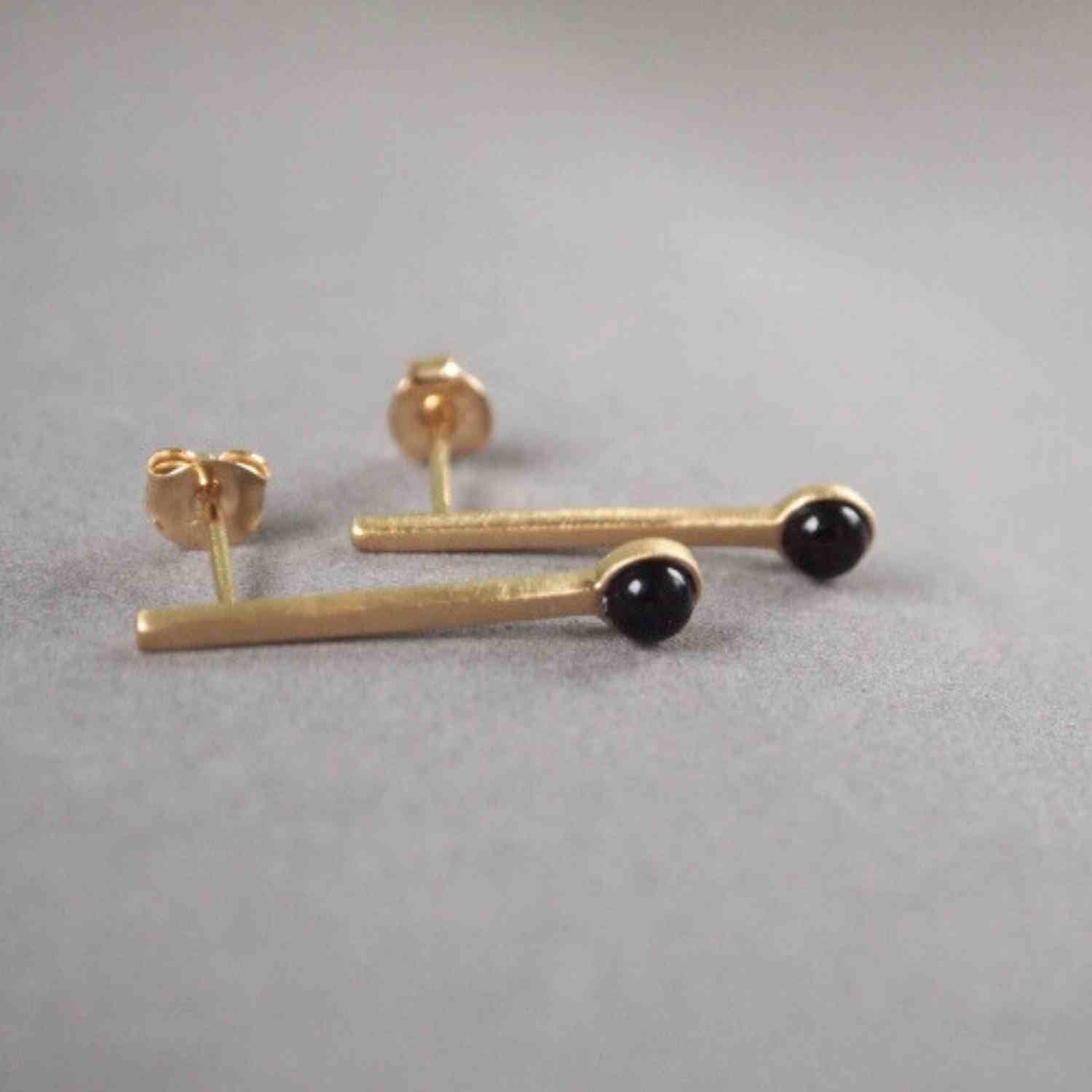 EVELYNE-M PETIT POINT | Black Onyx Sputnik I - Stud Earring - Gold