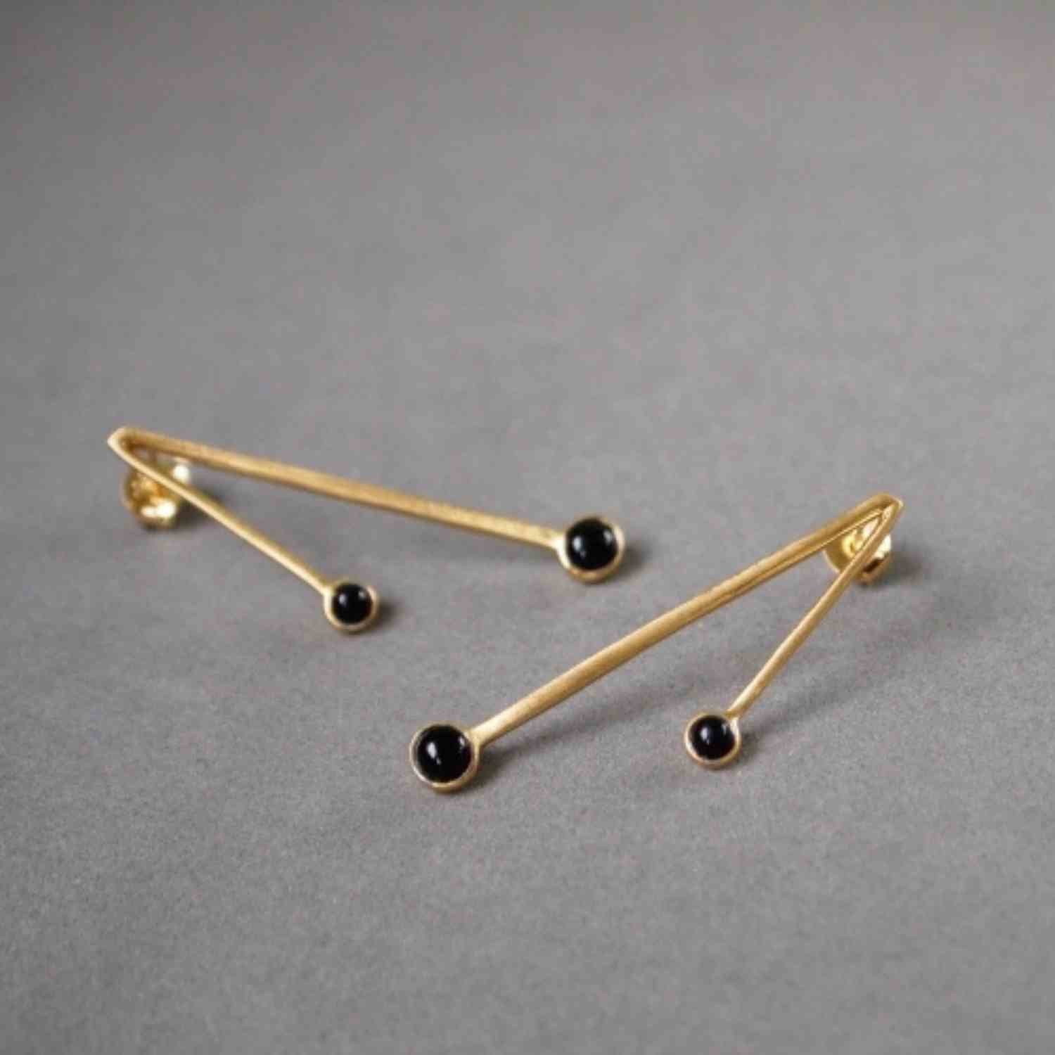 EVELYNE-M PETIT POINT | Black Onyx Sputnik II - Stud Earring - Gold