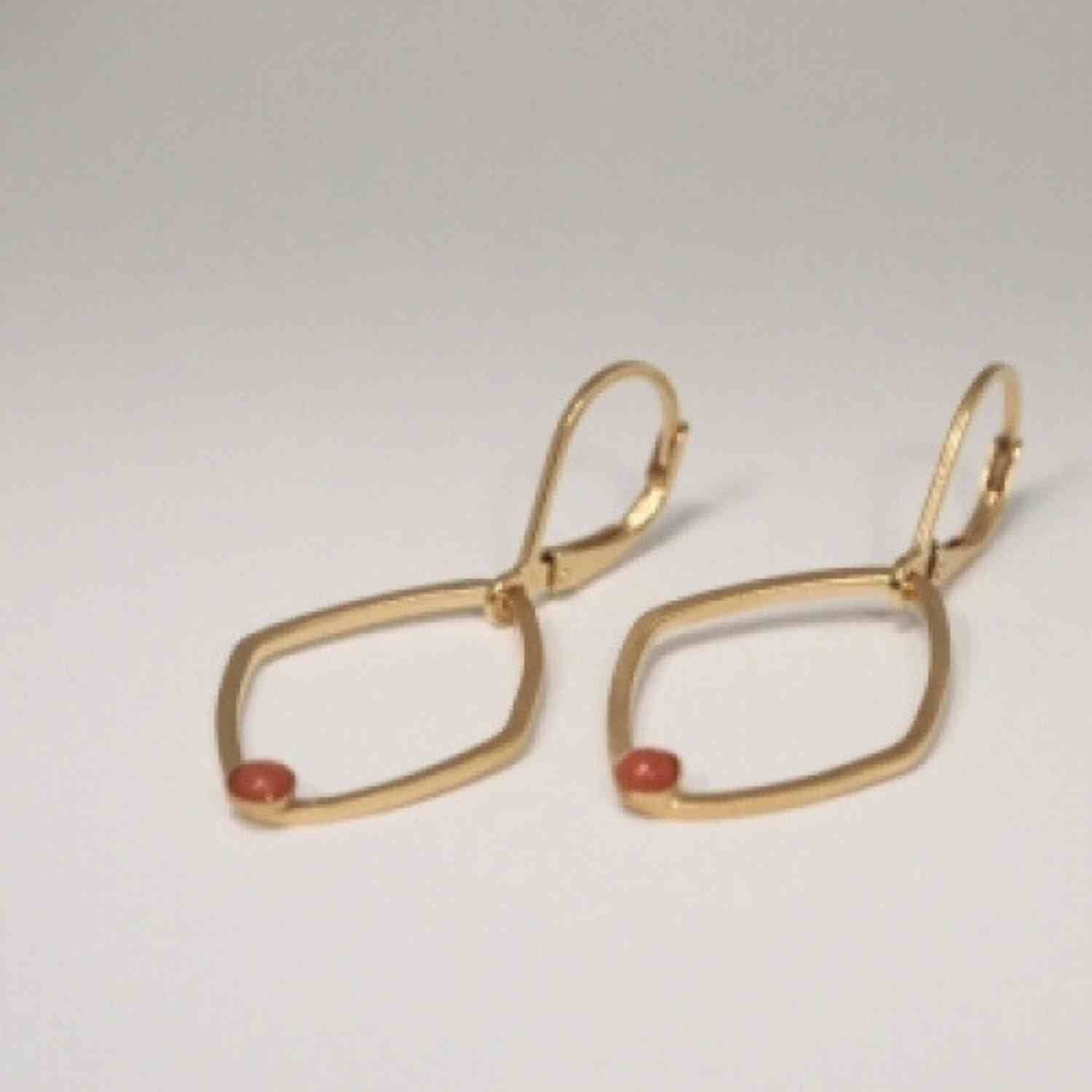 EVELYNE-M PETIT POINT | Coral Rhombus - Brisur Earring - Gold