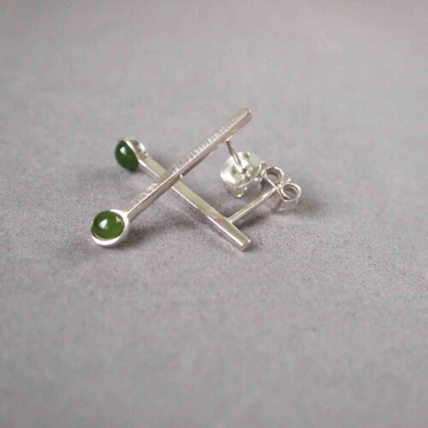 EVELYNE-M PETIT POINT | Green Jade Sputnik I - Stud Earring - Silver