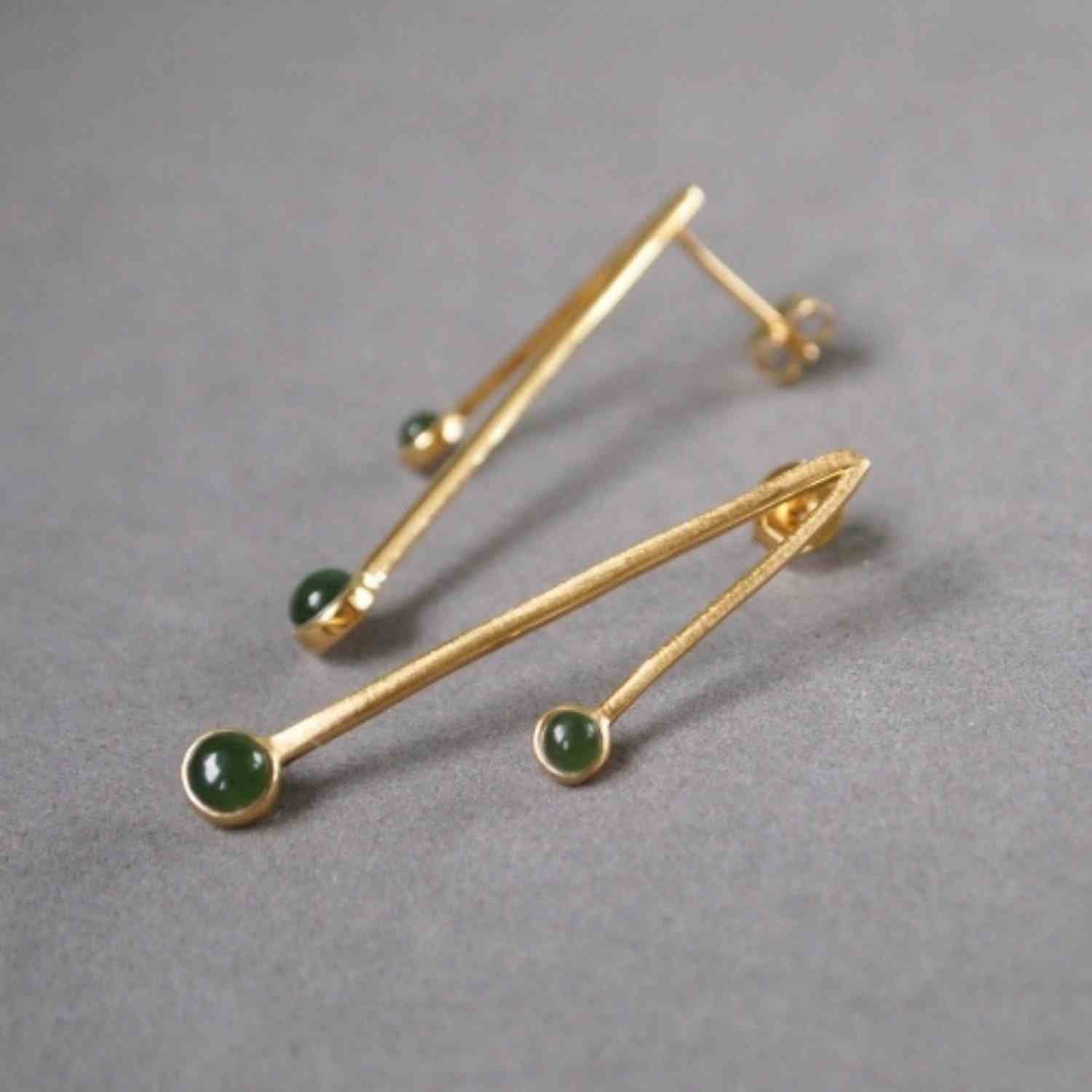 EVELYNE-M PETIT POINT | Green Jade Sputnik II - Stud Earring - Gold