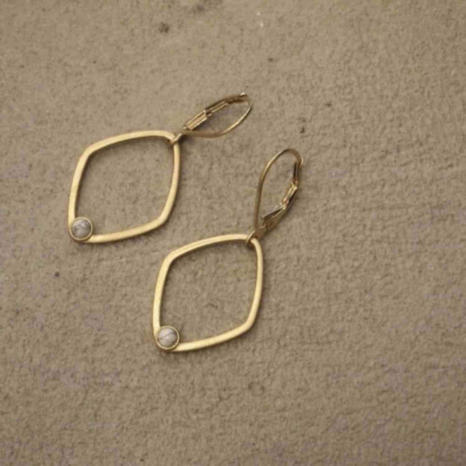EVELYNE-M PETIT POINT | Howlith Rhombus - Brisur Earring - Gold