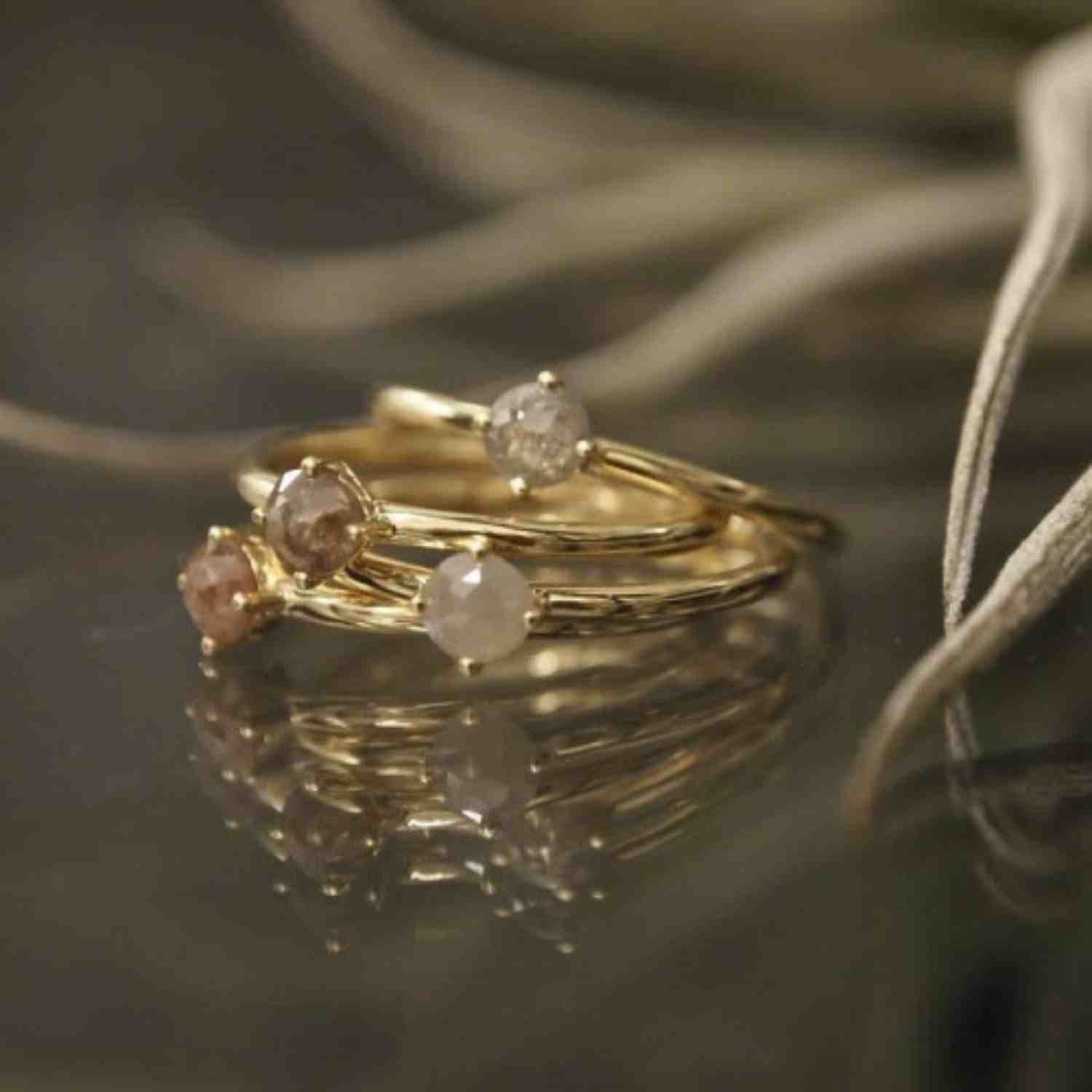 EVELYNE-M SMILODON | Diamond Rustic M - Ring - 18 Karat Gold