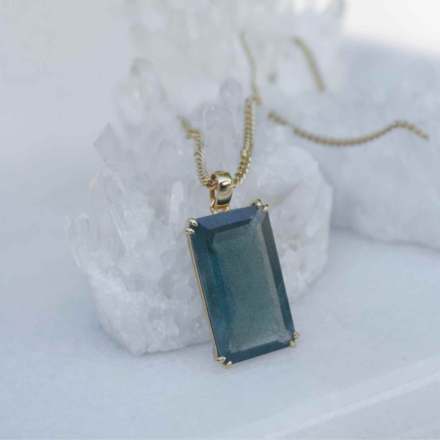EVELYNE-M Pendant SMILODON | Moos Aquamarin Talisman - Pendant - 18 Karat Gold (ONE OF A KIND)