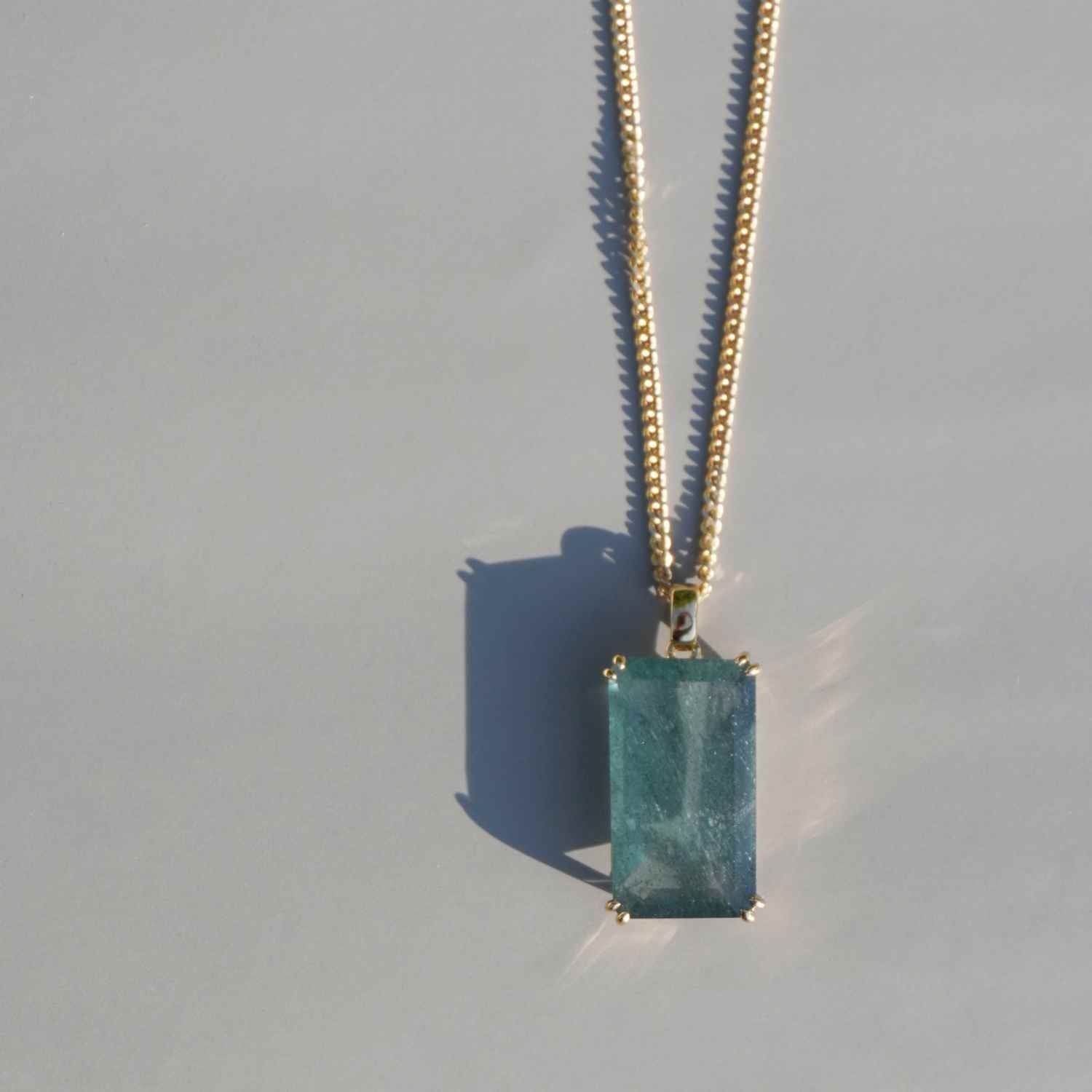 EVELYNE-M Pendant SMILODON | Moos Aquamarin Talisman - Pendant - 18 Karat Gold (ONE OF A KIND)