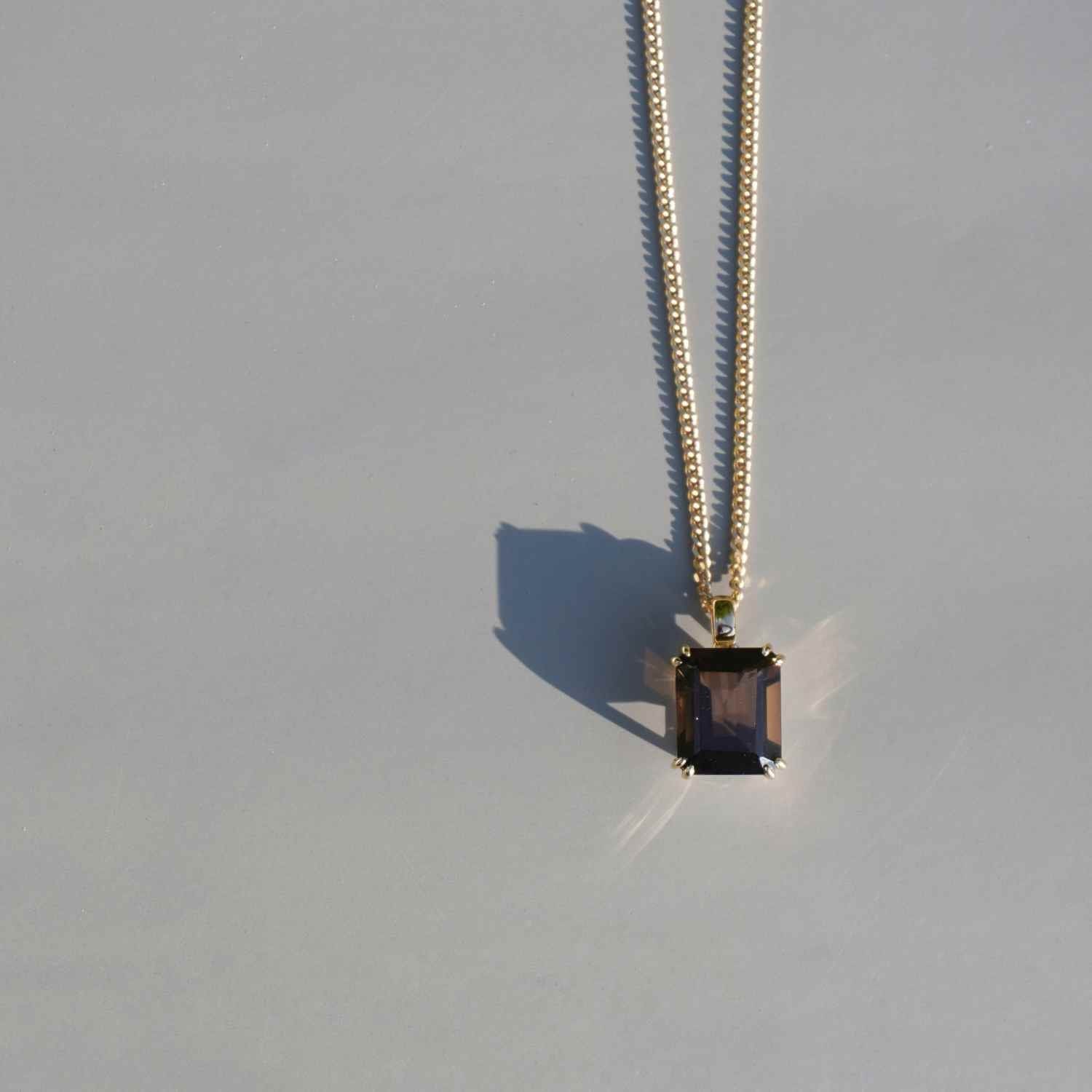 EVELYNE-M Pendant SMILODON | Smoky Talisman - Pendant - 18 Karat Gold
