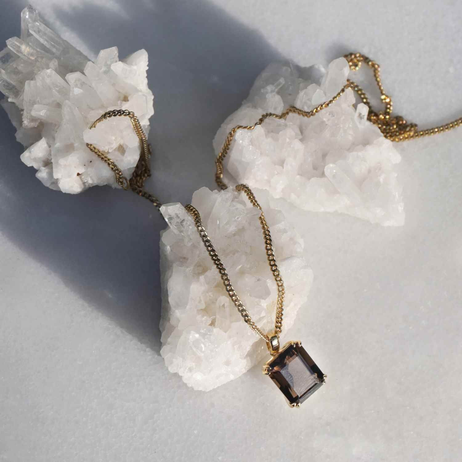 EVELYNE-M Pendant SMILODON | Smoky Talisman - Pendant - 18 Karat Gold