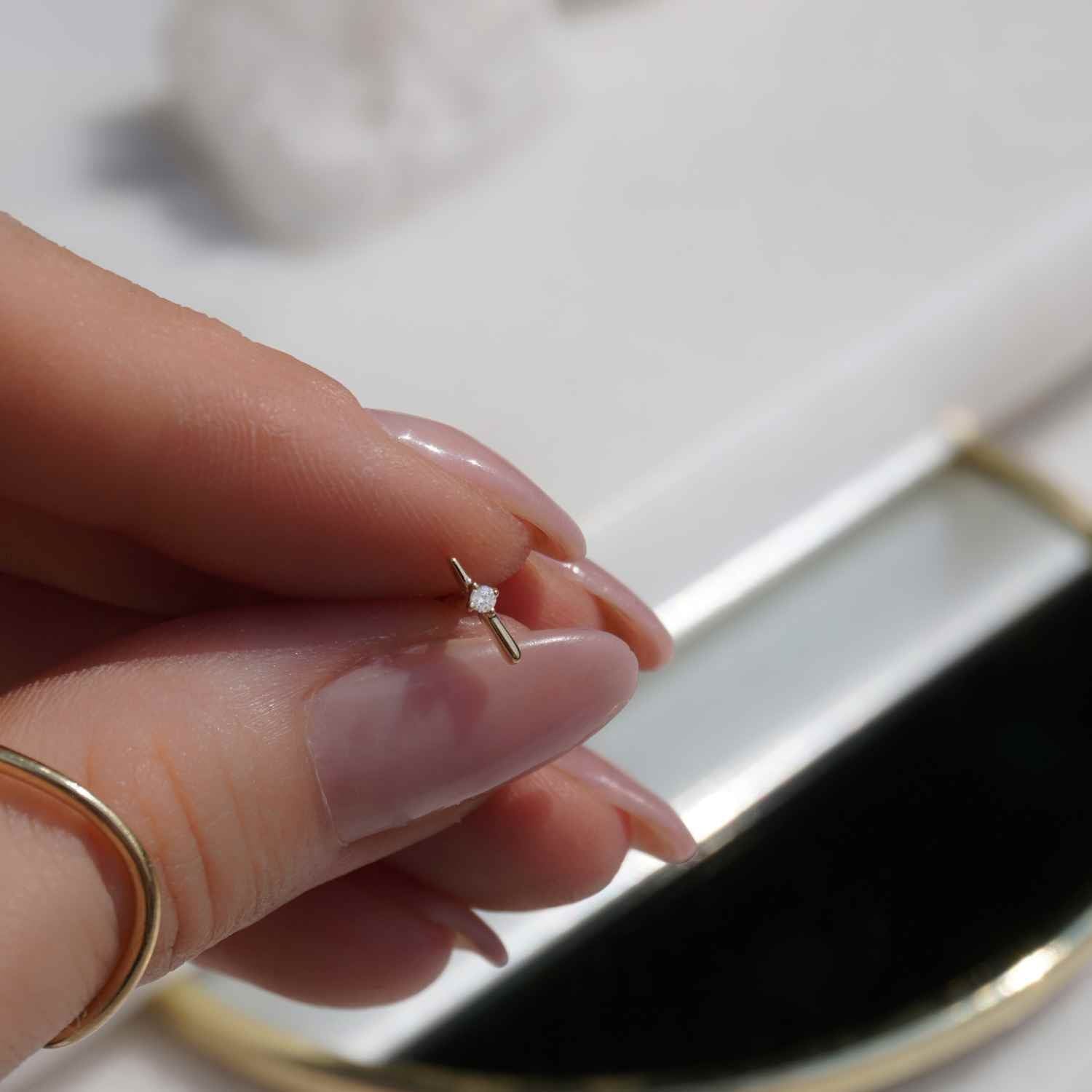 EVELYNE-M SMILODON | Sting Diamond White - Stud Earring - 18 Karat Gold