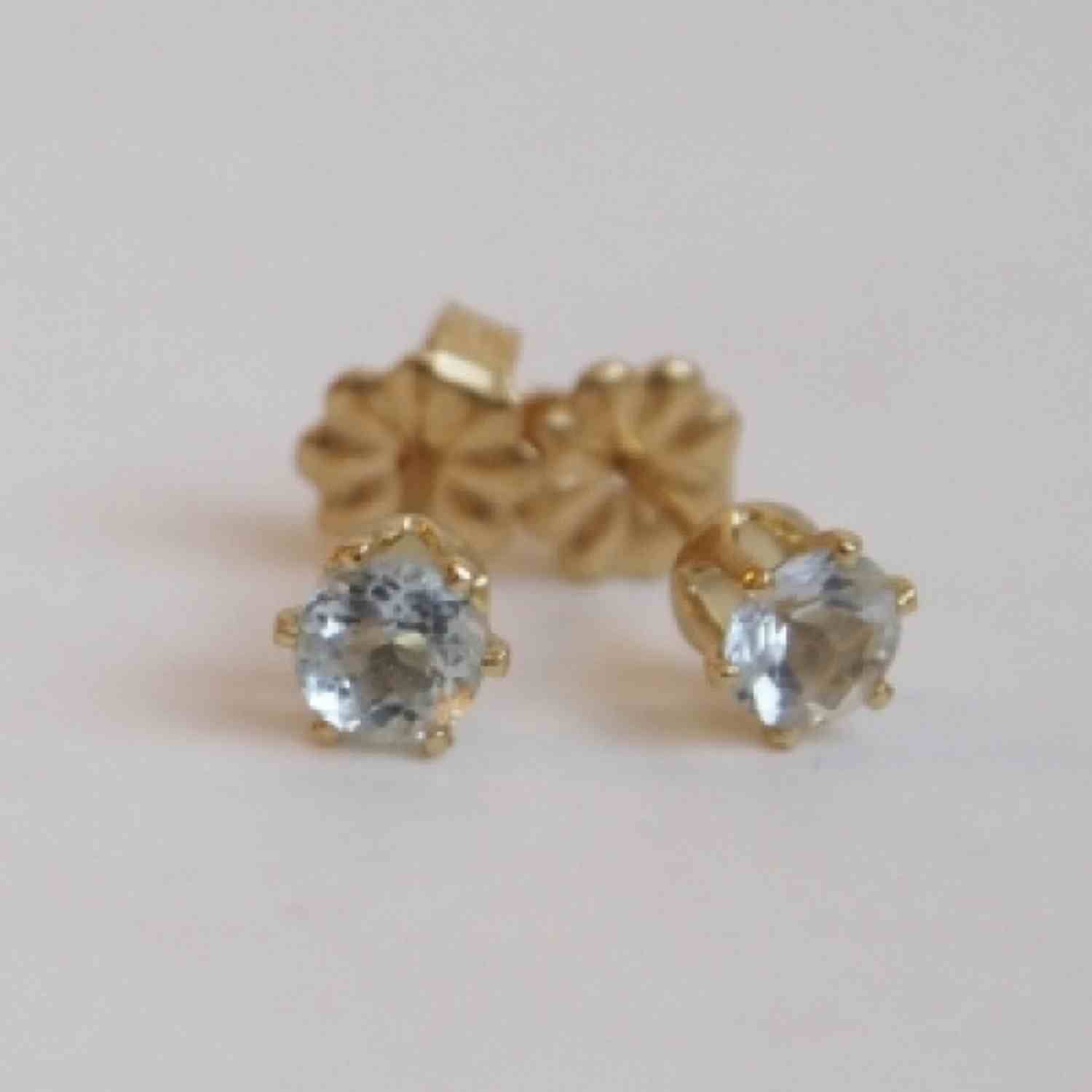 EVELYNE-M SOLITAIRE | Aquamarin (M) - Stud Earring - Gold