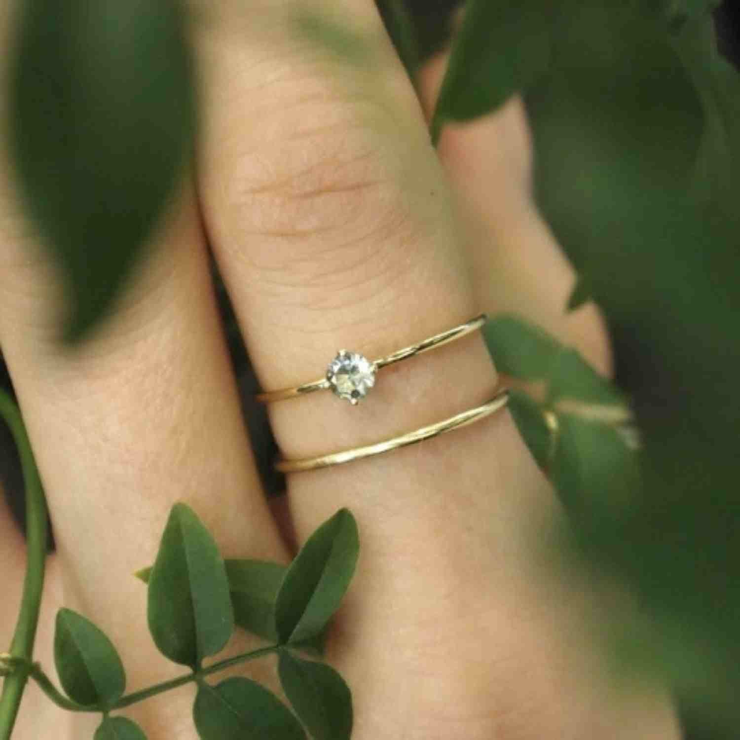 EVELYNE-M SOLITAIRE | BlueGreen Sapphire (S) - Ring - 18 Karat Gold
