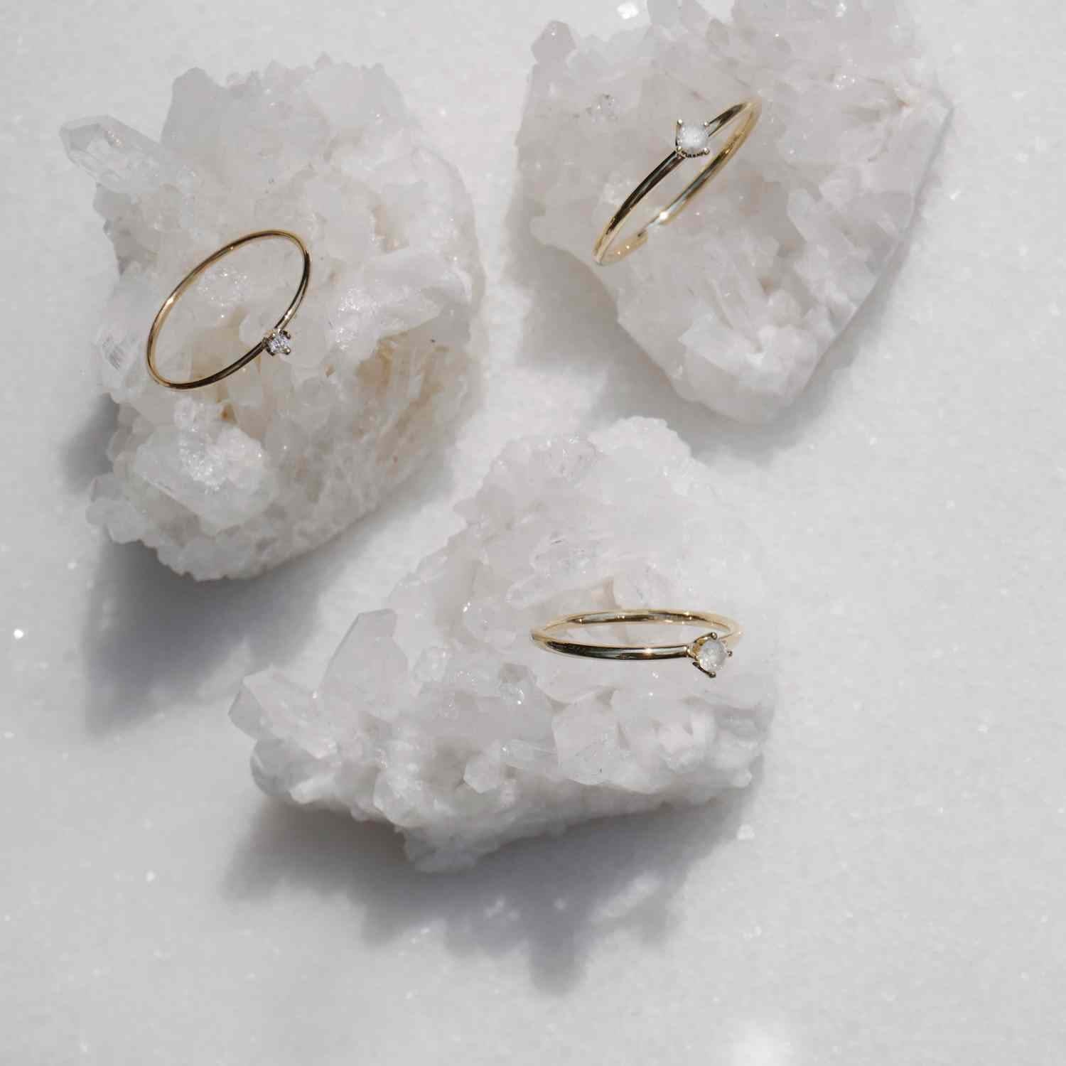 EVELYNE-M SOLITAIRE | Diamond Milky White (S) - Ring - 18 Karat Gold (LIMITED EDITION)