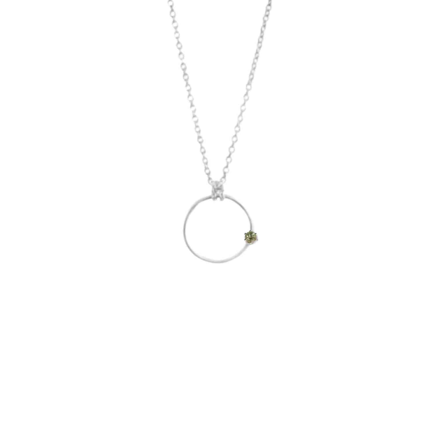 EVELYNE-M SOLITAIRE | Peridot Orbit - Necklace - Silver