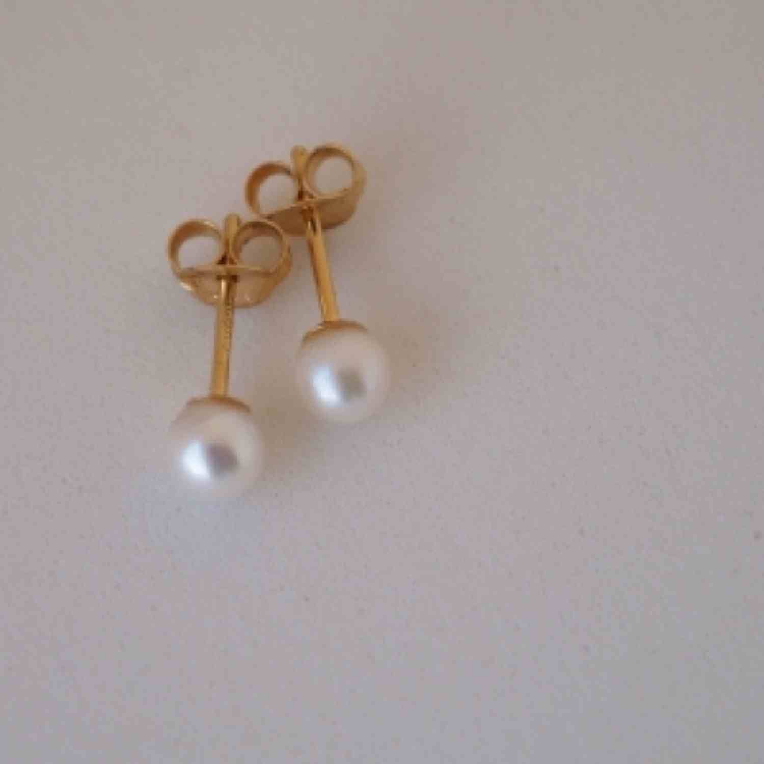 EVELYNE-M SOPHIE | Nature Pearl - Stud Earring - Gold