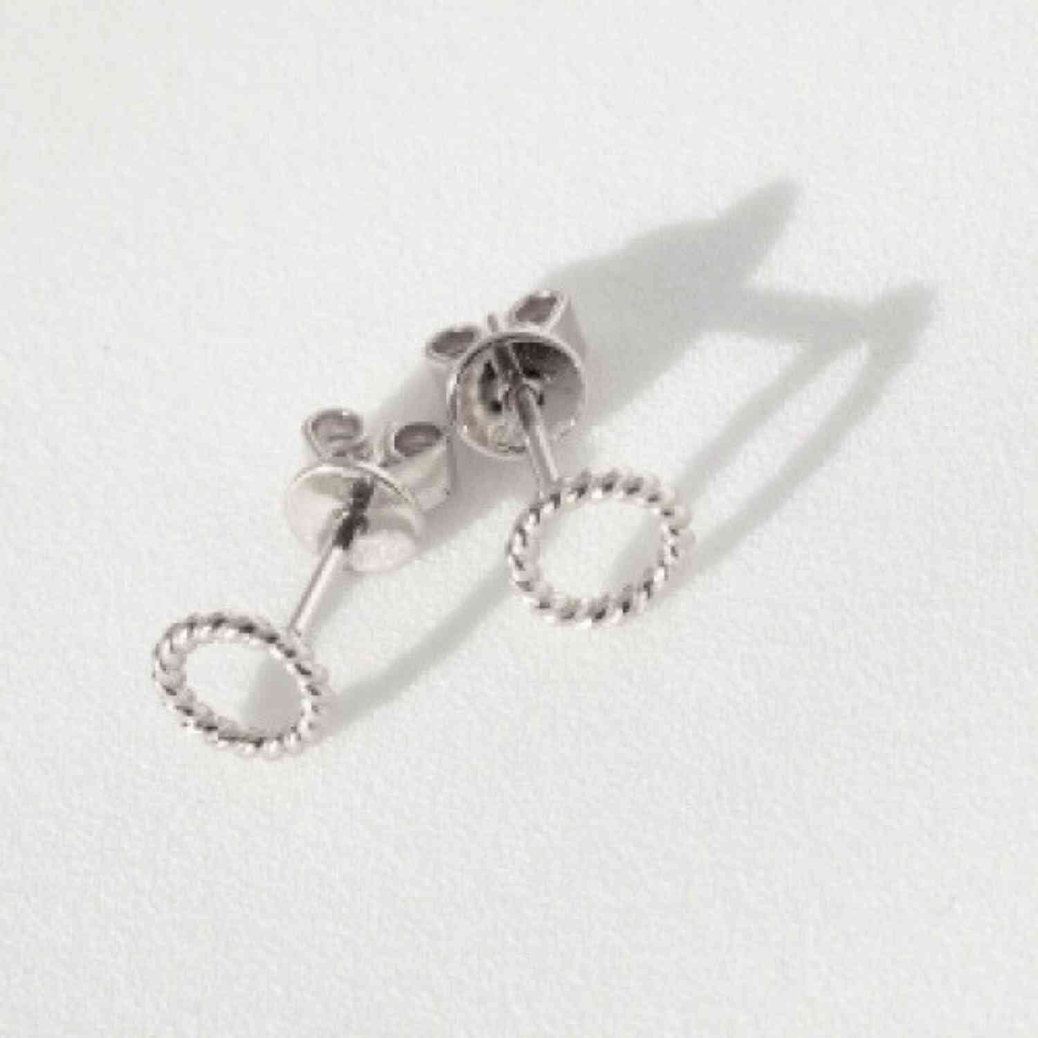 EVELYNE-M SOPHIE | Twist Circle - Stud Earring - Silver