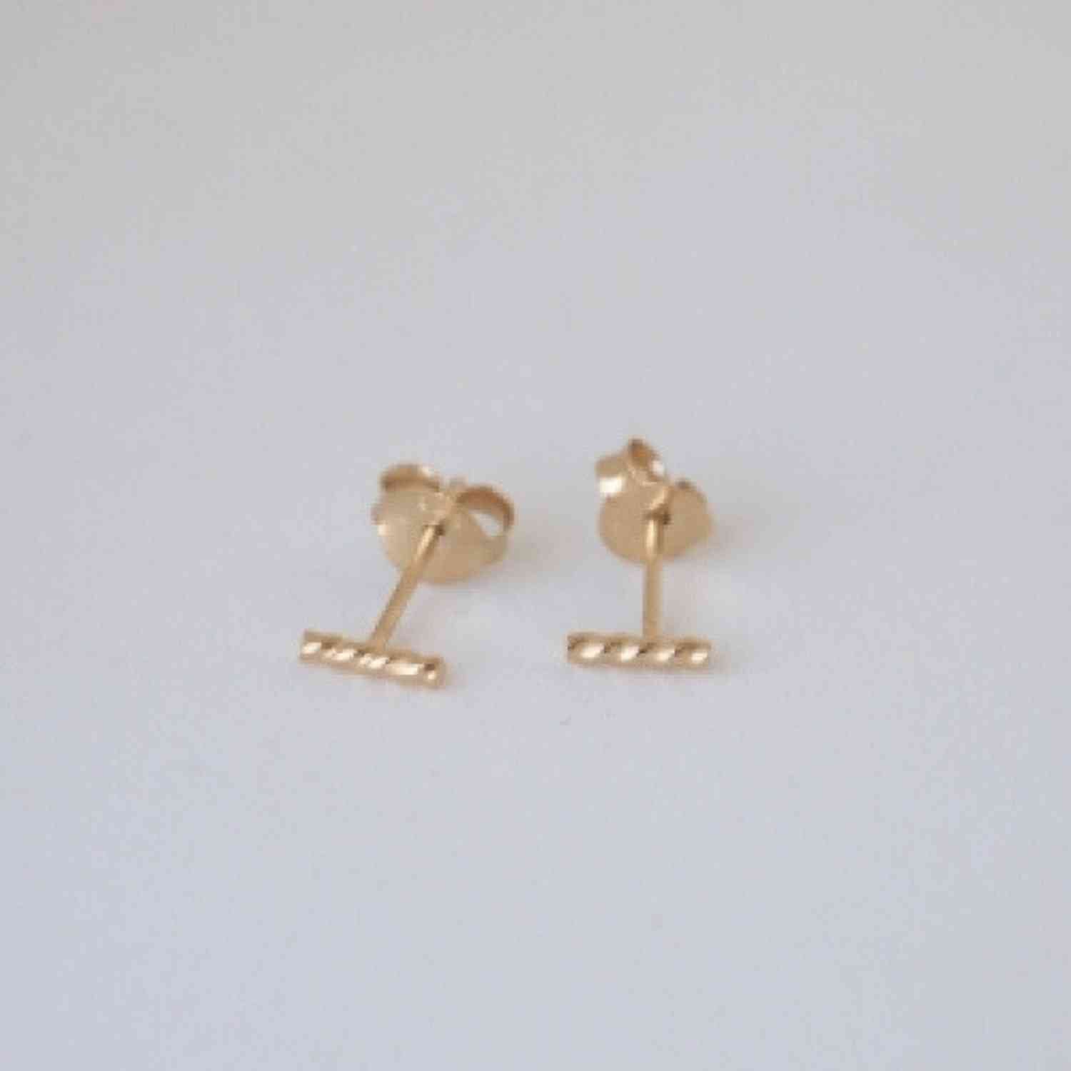 EVELYNE-M SOPHIE | Twist Line - Stud Earring - Gold