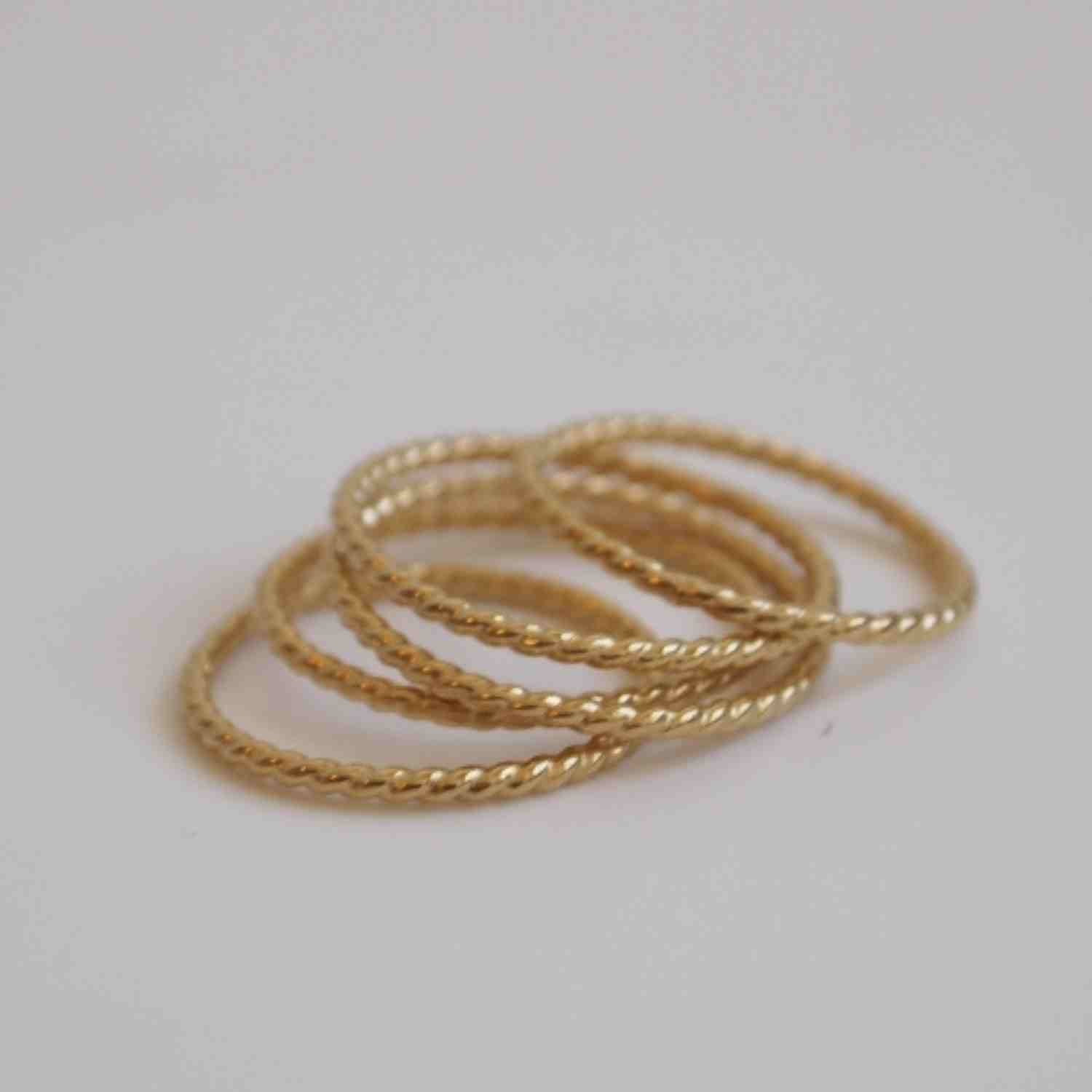 EVELYNE-M SOPHIE | Twist Thin - Ring - 18 Karat Gold