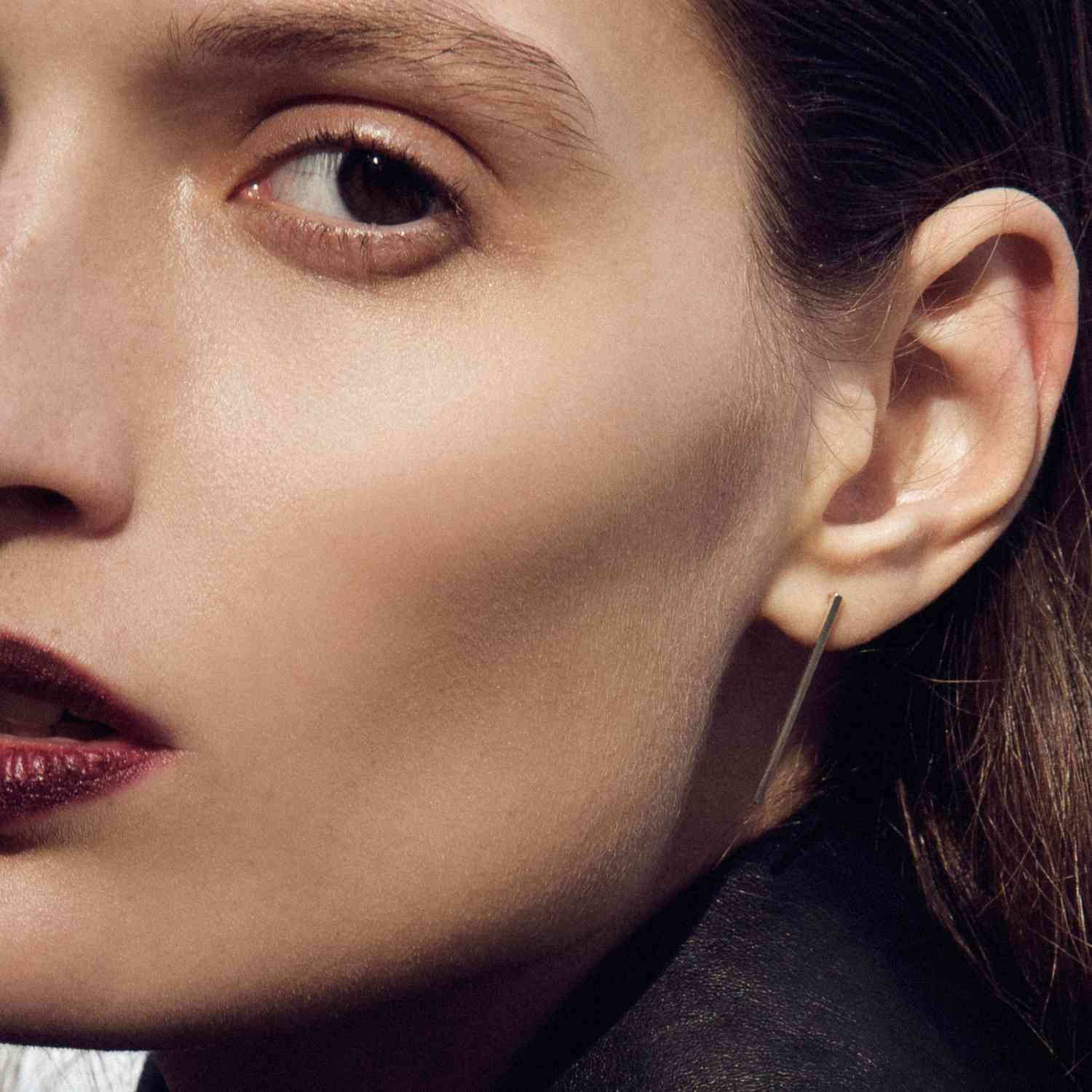 EVELYNE-M STRIPES&JOIST | Bar L - Stud Earring - Gold