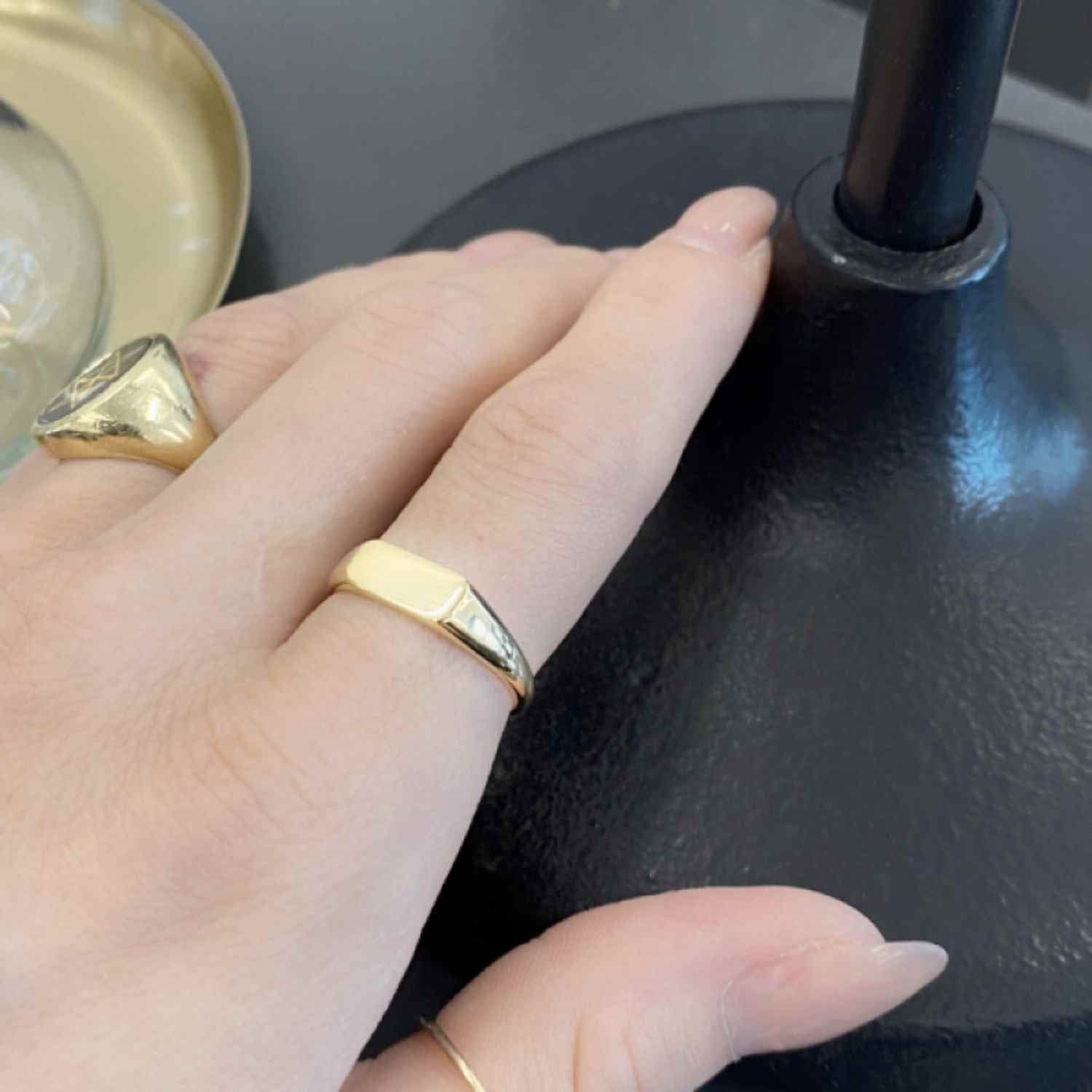 EVELYNE-M STRIPES&JOIST | Medium Signet - Ring - Gold