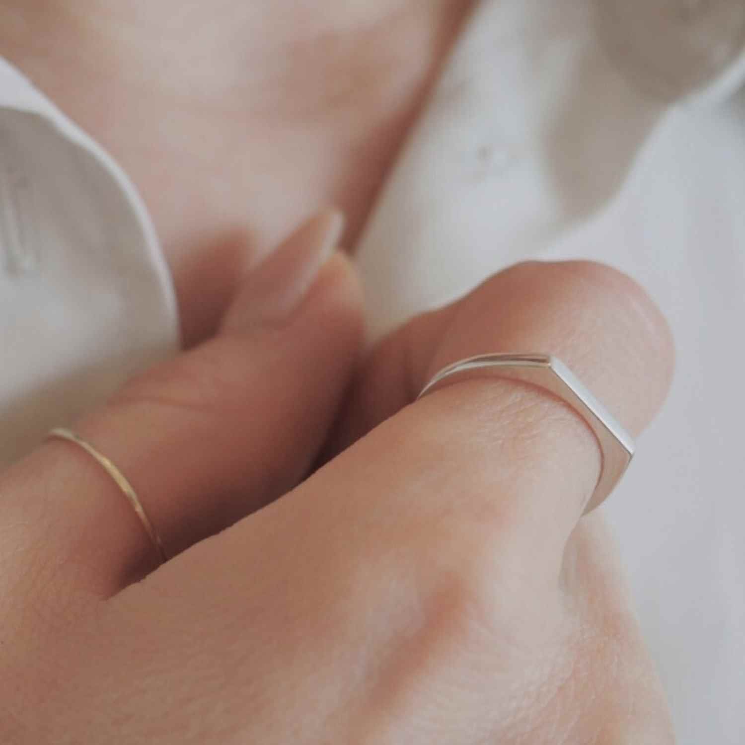 EVELYNE-M STRIPES&JOIST | Slim Signet - Ring - Silver