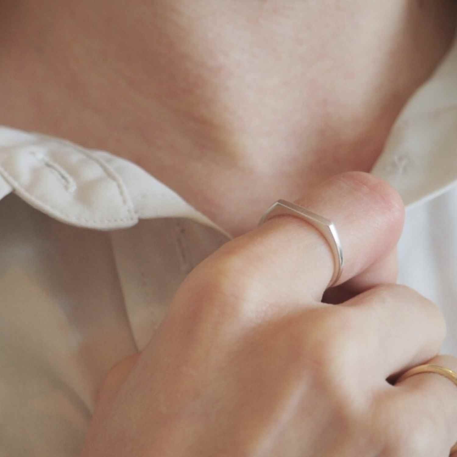 EVELYNE-M STRIPES&JOIST | Slim Signet - Ring - Silver