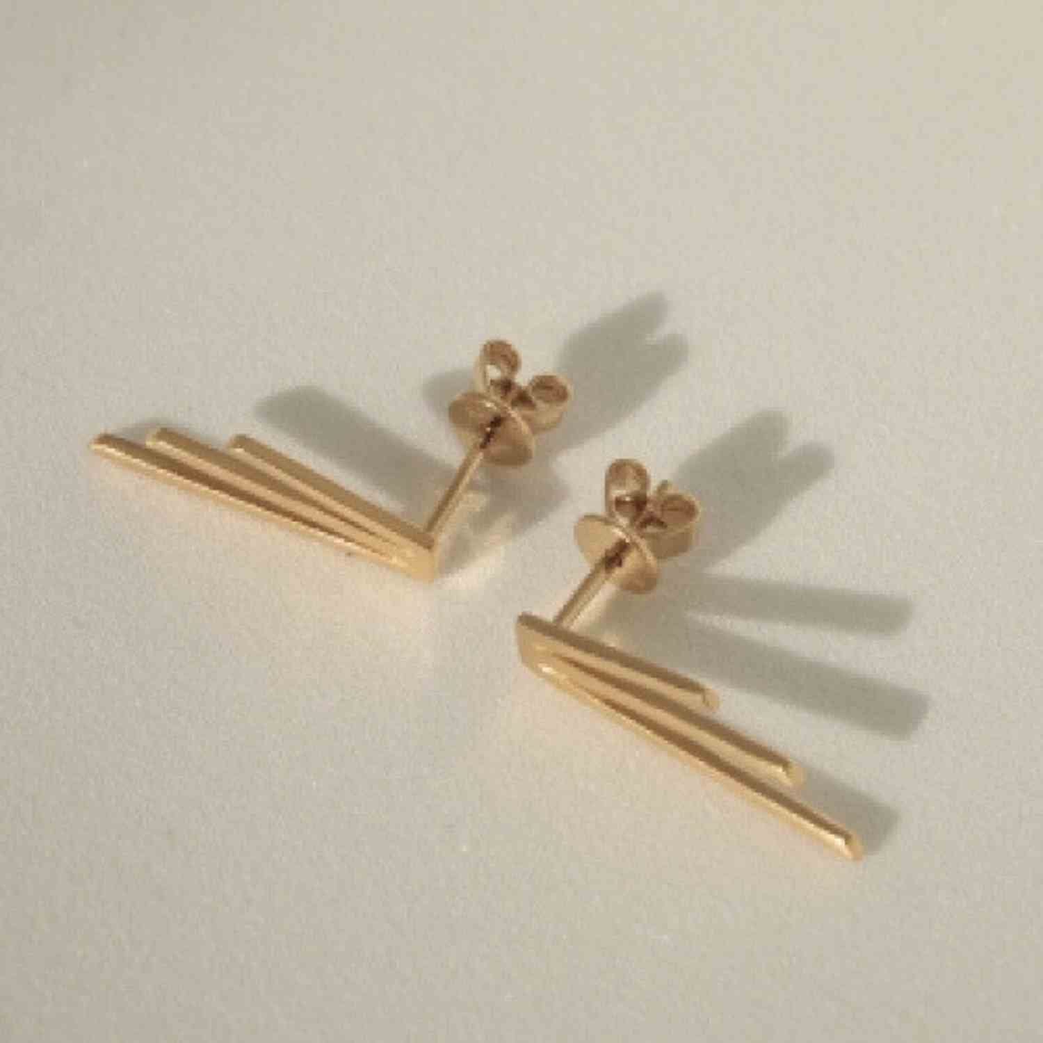 EVELYNE-M STRIPES&JOIST | Three Line - Stud Earring - Gold