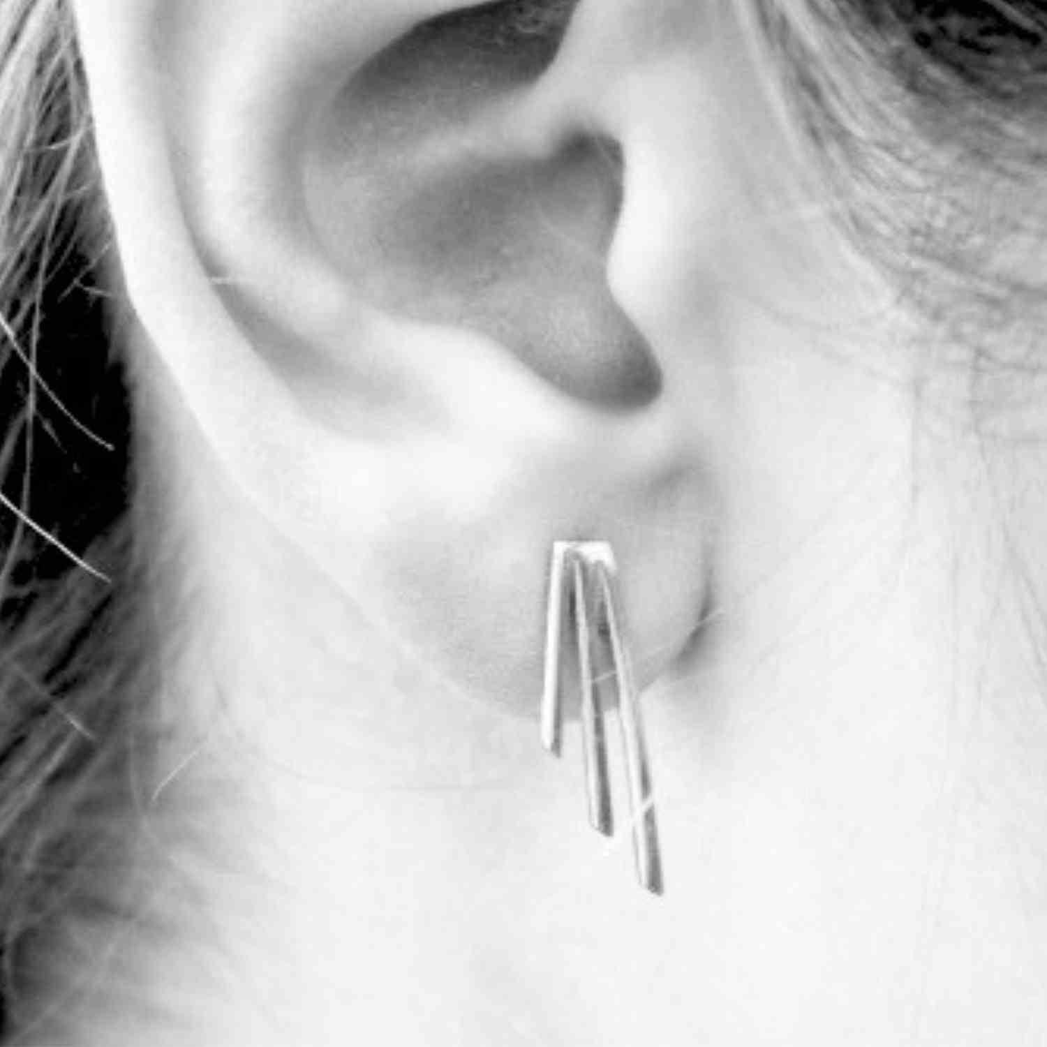 EVELYNE-M STRIPES&JOIST | Three Line - Stud Earring - Silver