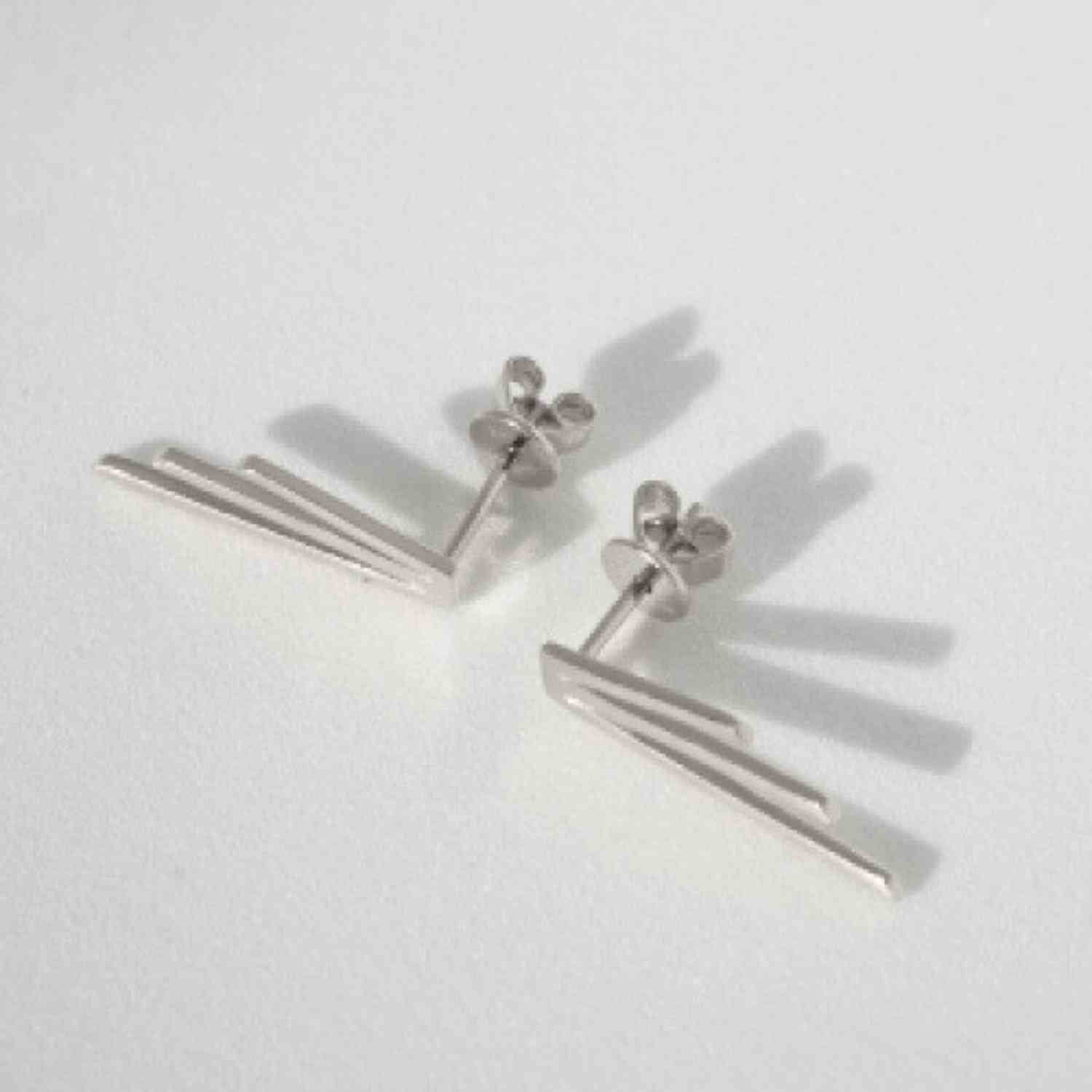 EVELYNE-M STRIPES&JOIST | Three Line - Stud Earring - Silver