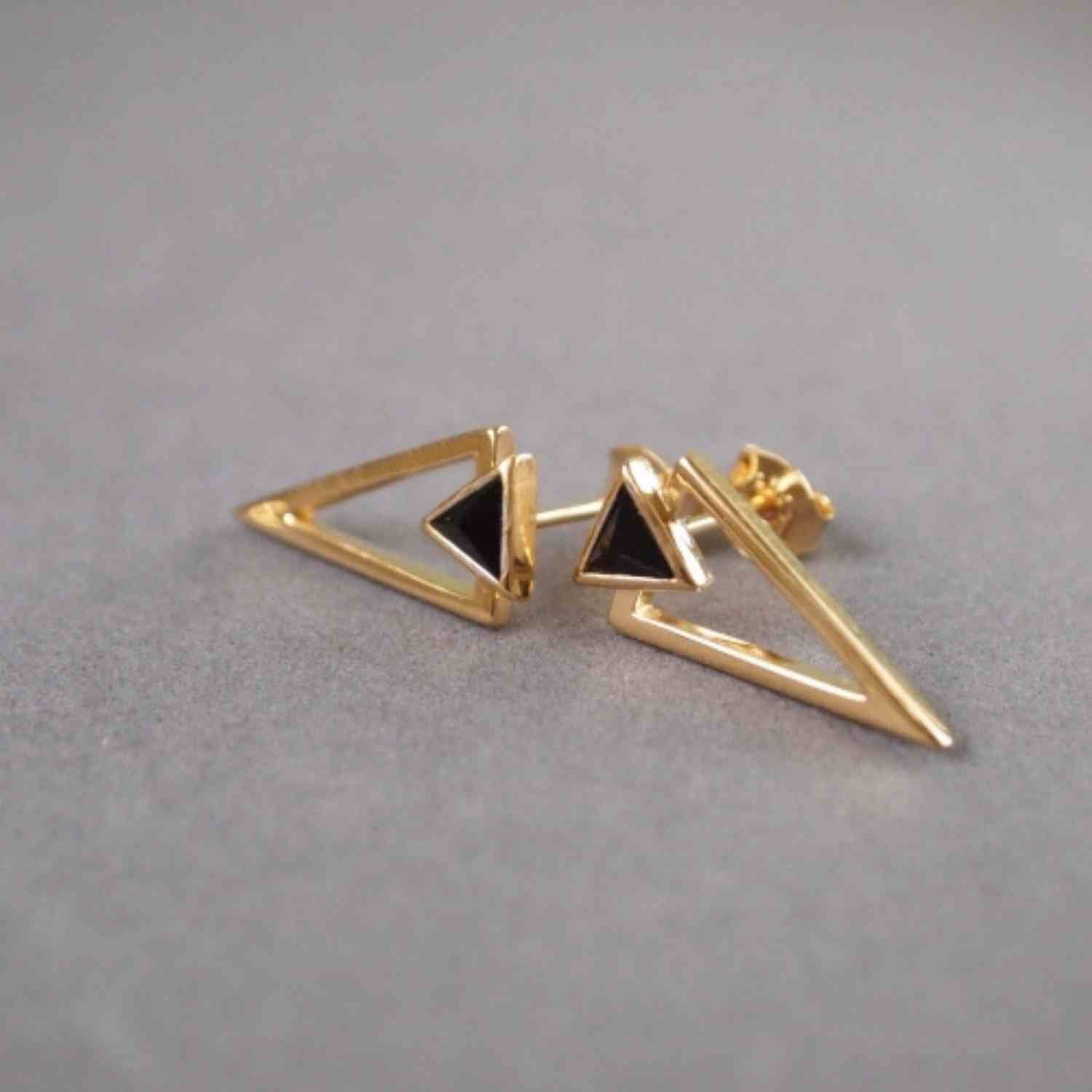 EVELYNE-M SUSPIRIUM | Black Onyx - Stud Earring - Gold