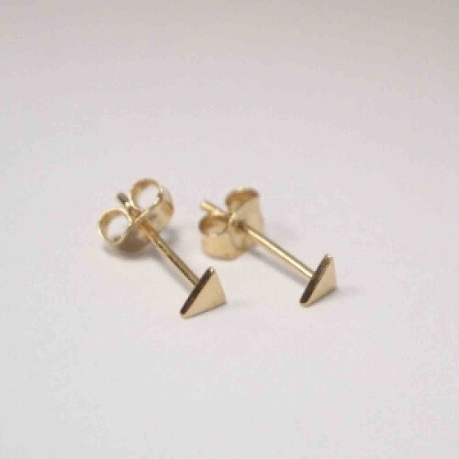EVELYNE-M TRINITY | Triangle Full Mini - Stud Earring - Gold