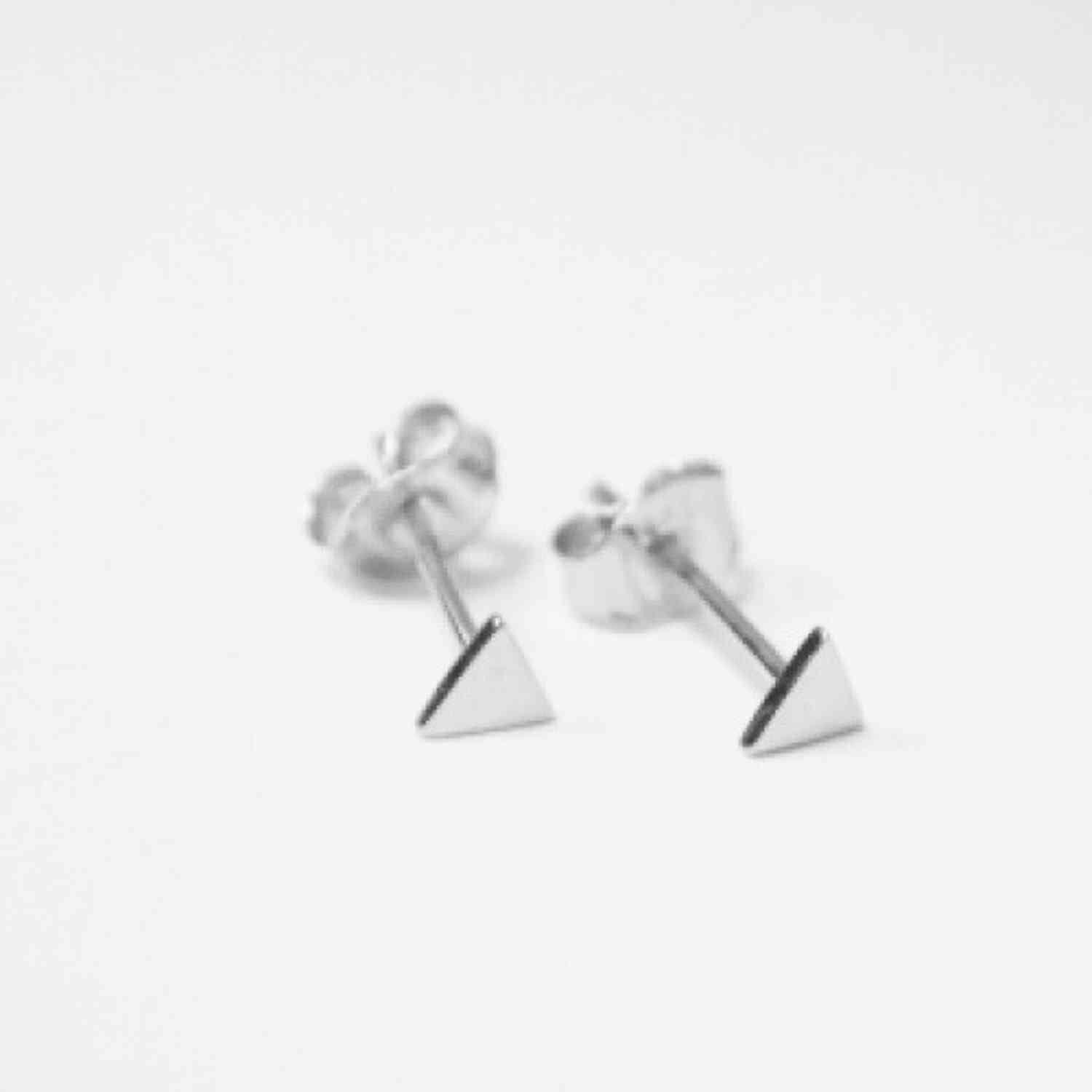 EVELYNE-M TRINITY | Triangle Full Mini - Stud Earring - Silver