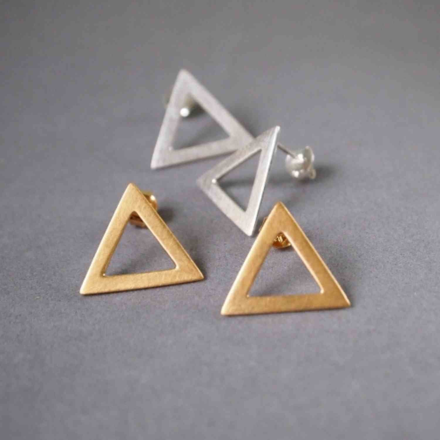EVELYNE-M TRINITY | Triangle Outline Maxi - Stud Earring - Silver