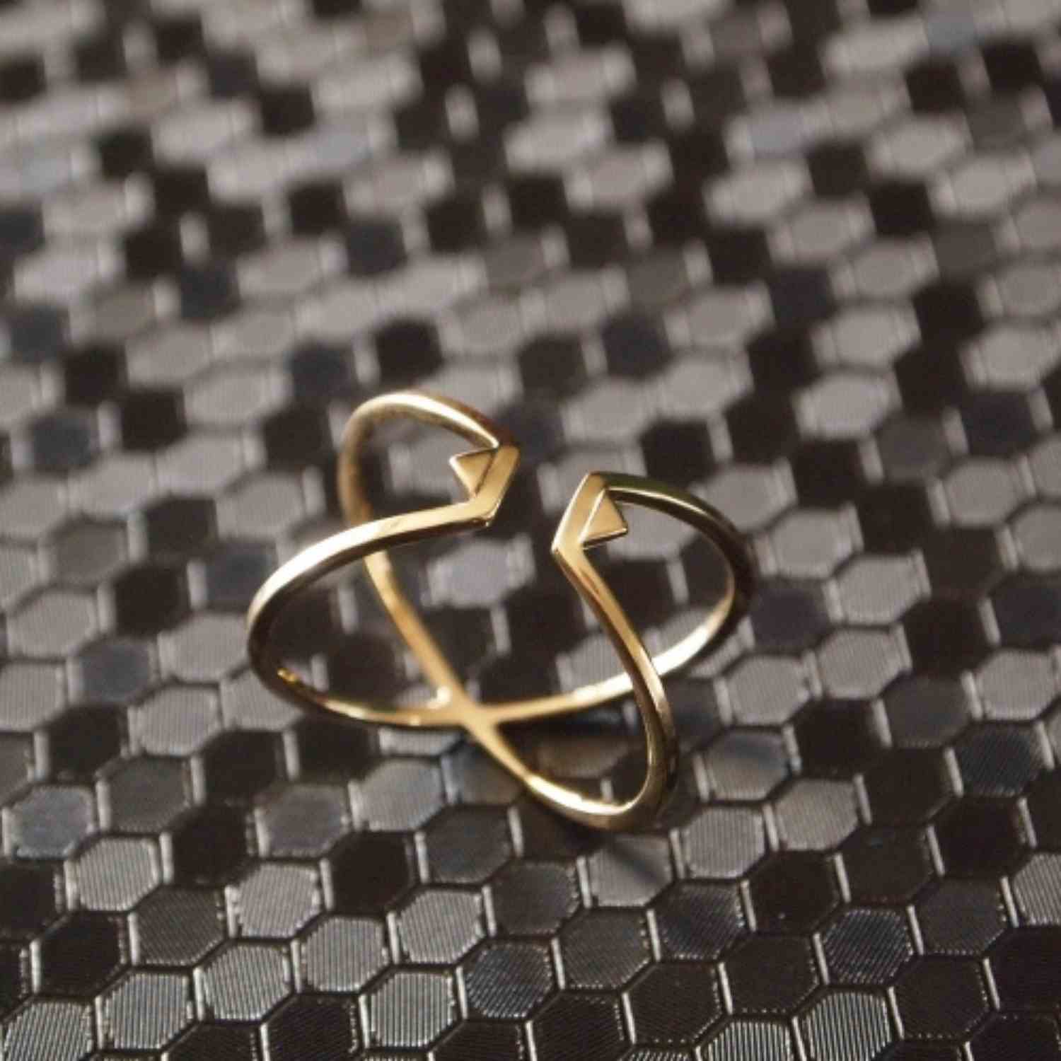 EVELYNE-M TRINITY | Triangle Sleeve - Ring - Gold