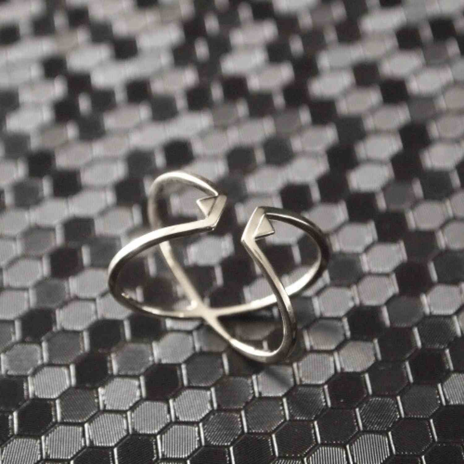 EVELYNE-M TRINITY | Triangle Sleeve - Ring - Silver