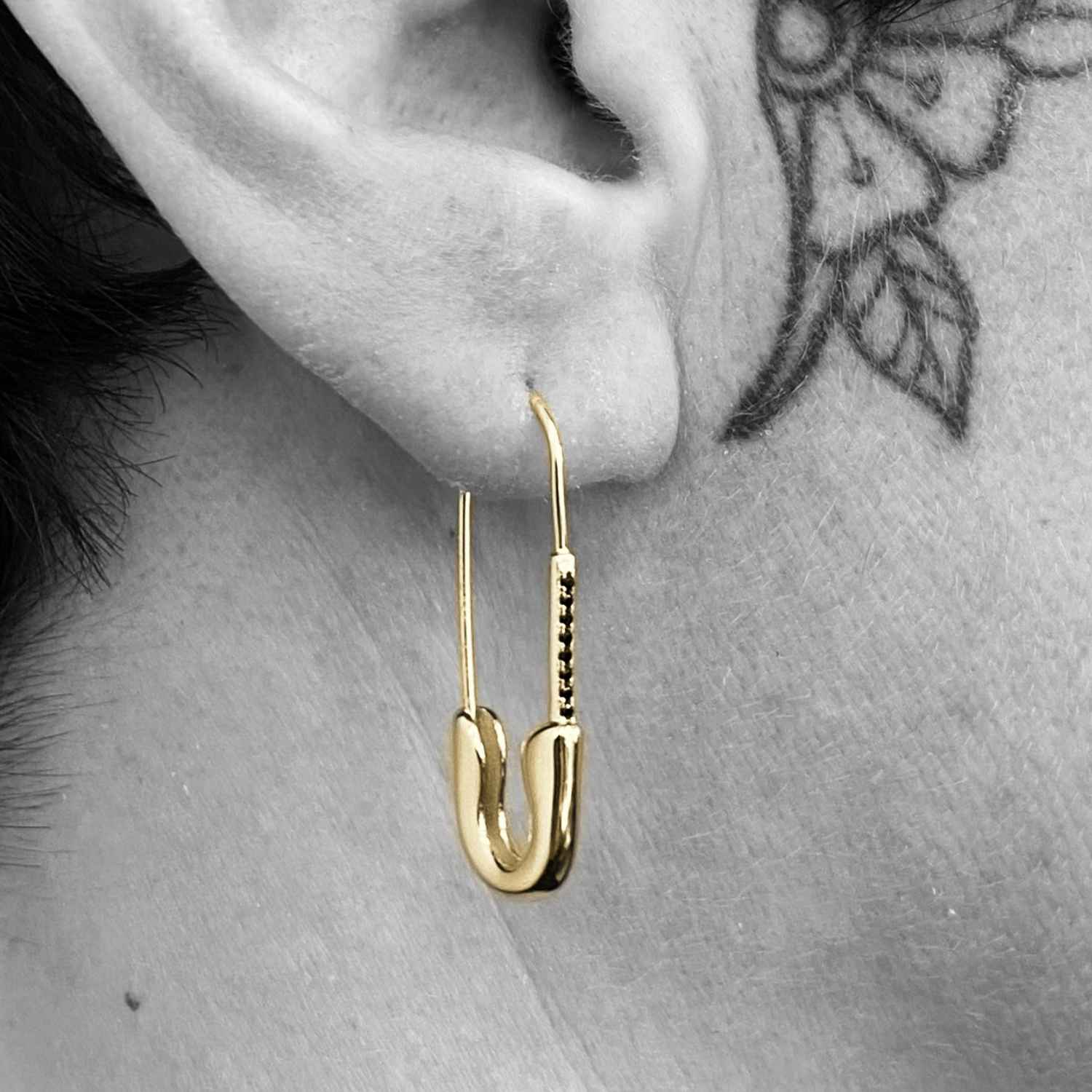 EVELYNE-M ANIMORUM | Black Spinel Safety Pin - Creole Hoop Earring - Gold