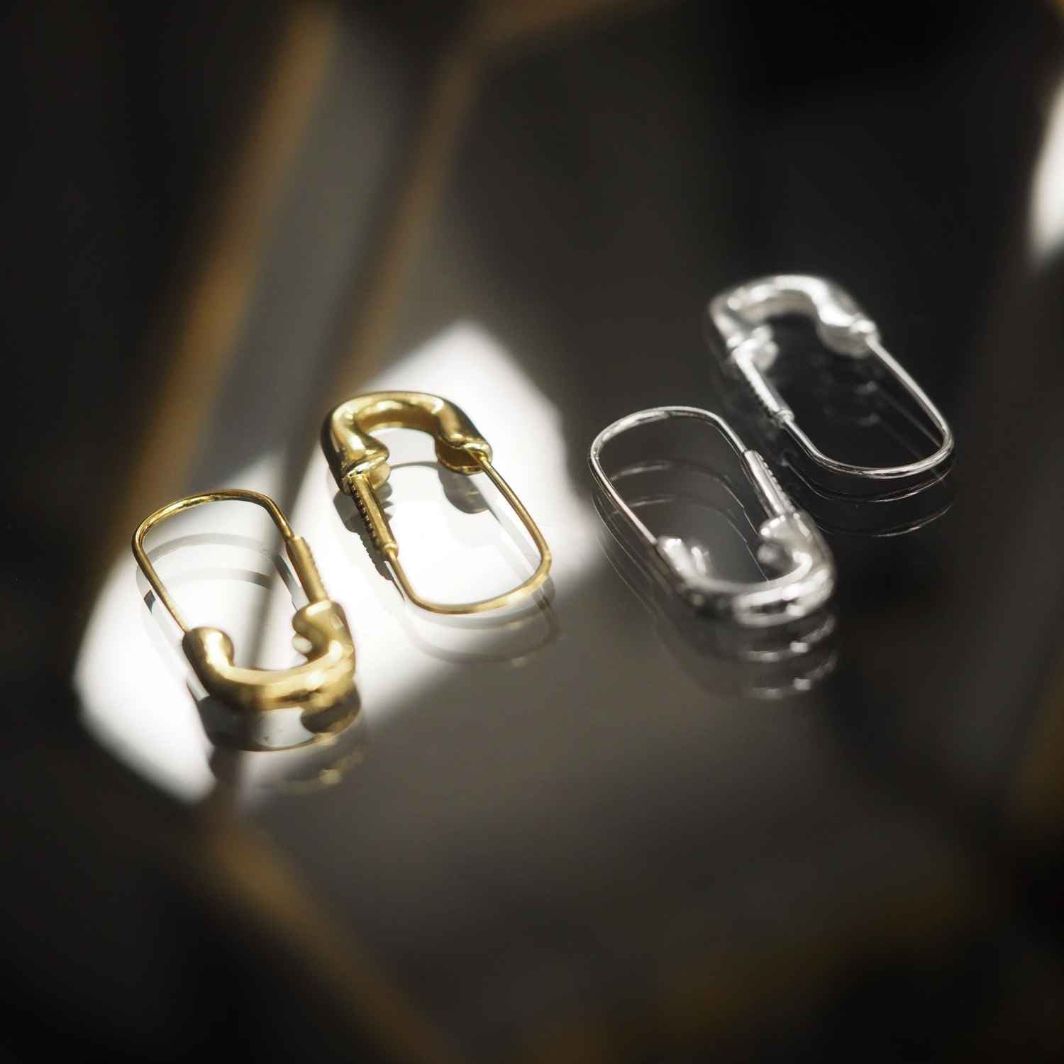 EVELYNE-M ANIMORUM | Black Spinel Safety Pin - Creole Hoop Earring - Gold