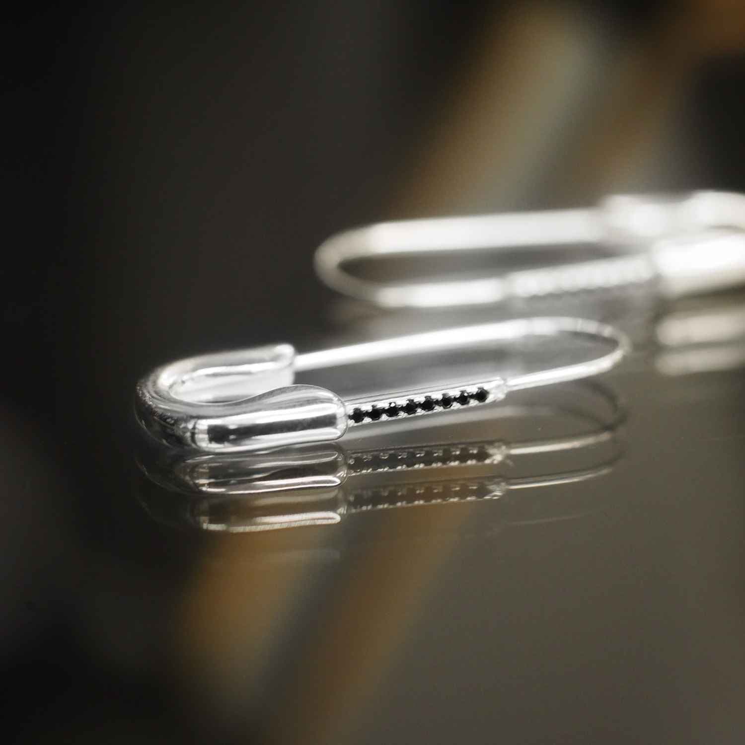 EVELYNE-M ANIMORUM | Black Spinel Safety Pin - Creole Hoop Earring - Silver