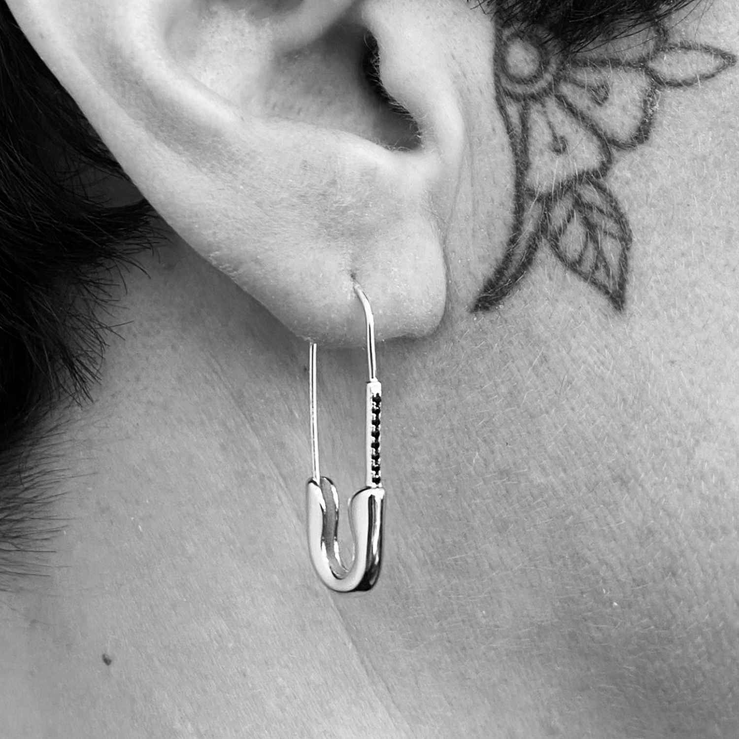 EVELYNE-M ANIMORUM | Black Spinel Safety Pin - Creole Hoop Earring - Silver