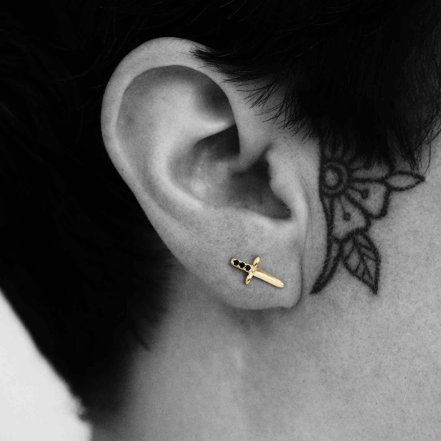 EVELYNE-M ANIMORUM | Shadow Dagger Black Onyx - Stud Earring - Gold